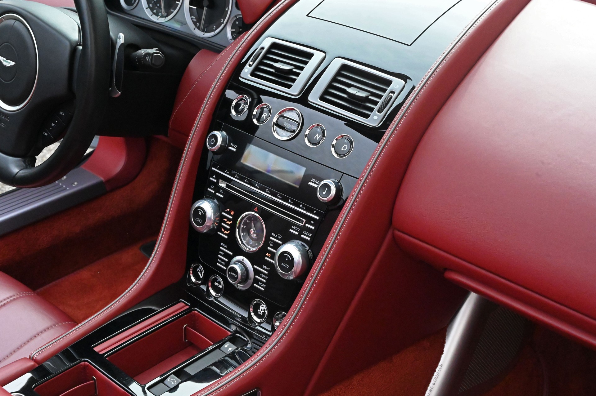 ASTON MARTIN DB9 Volante Touchtronic 2-image-25