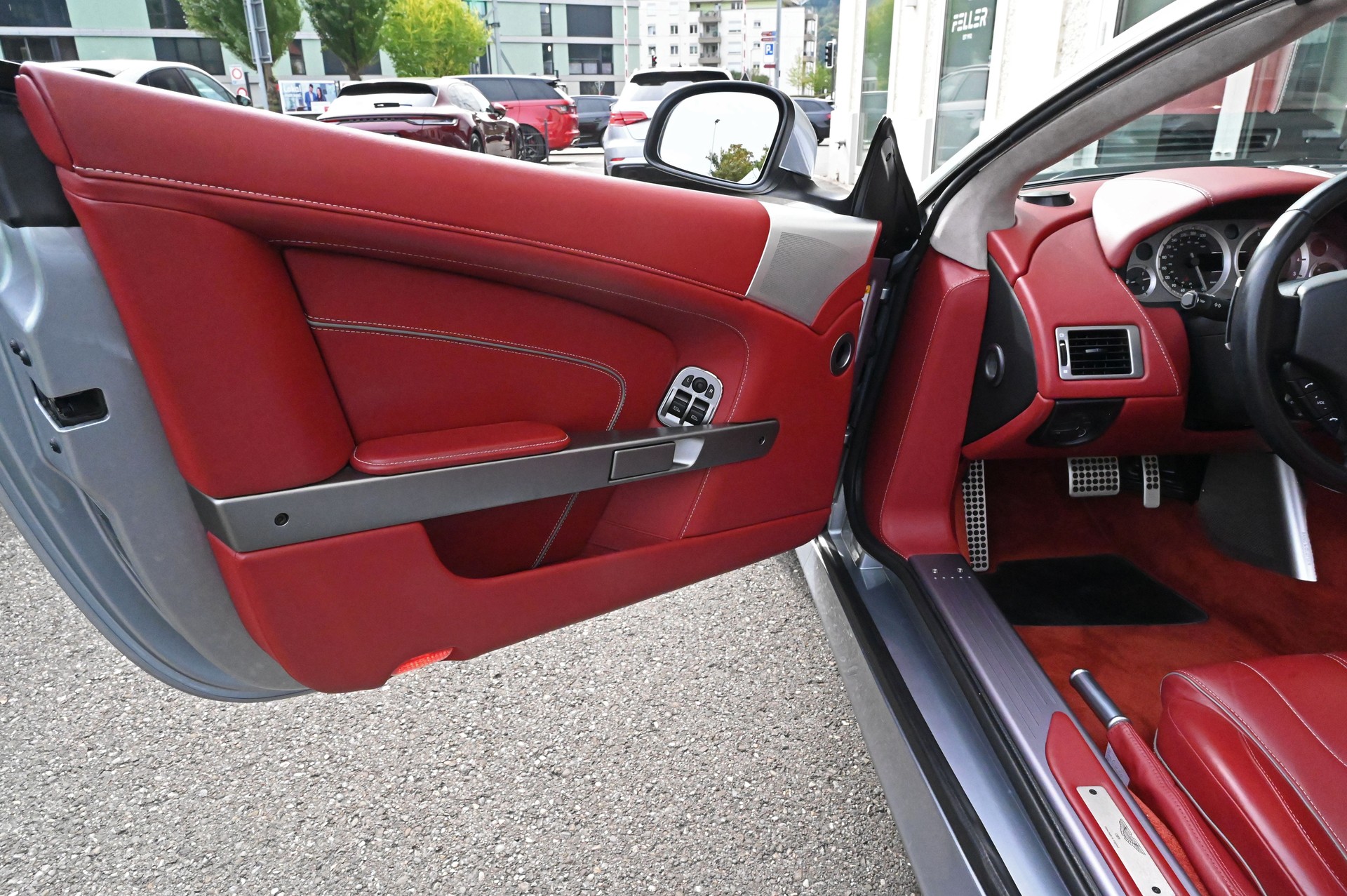 ASTON MARTIN DB9 Volante Touchtronic 2-image-15