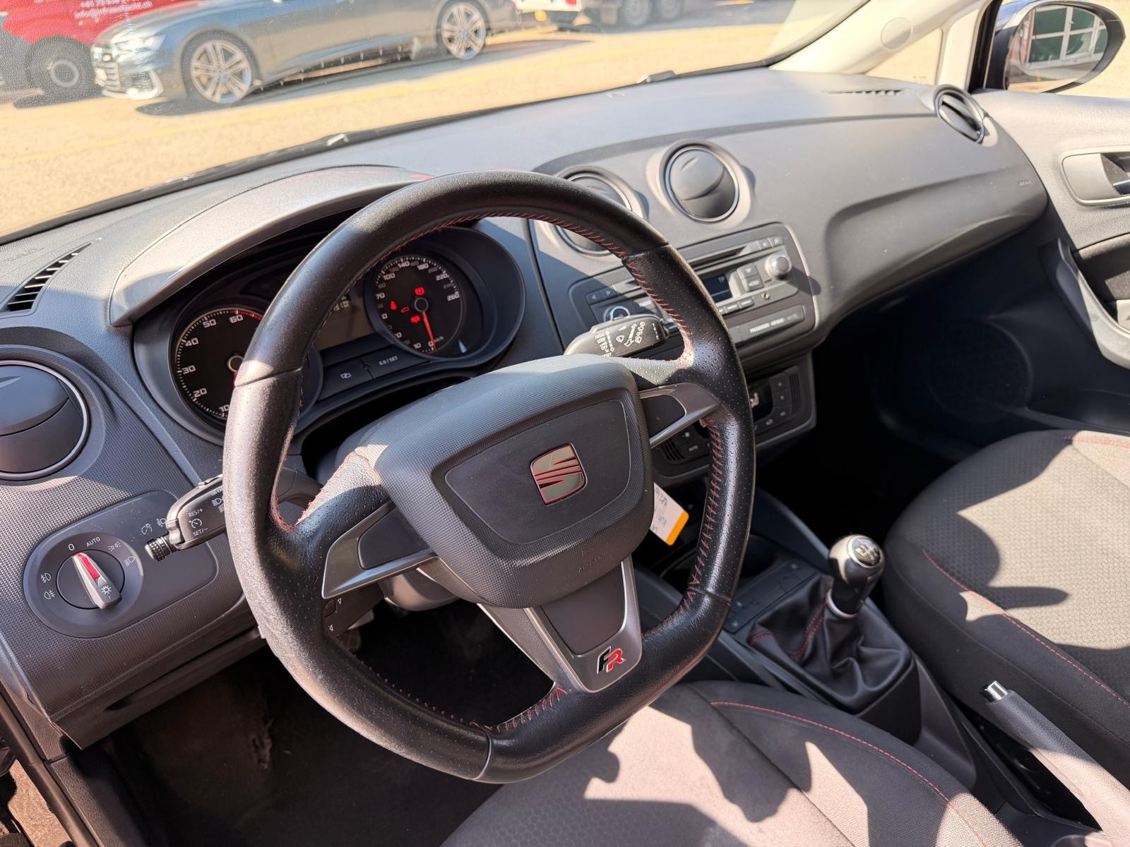 SEAT Ibiza ST 1.2 TSI FR-image-11