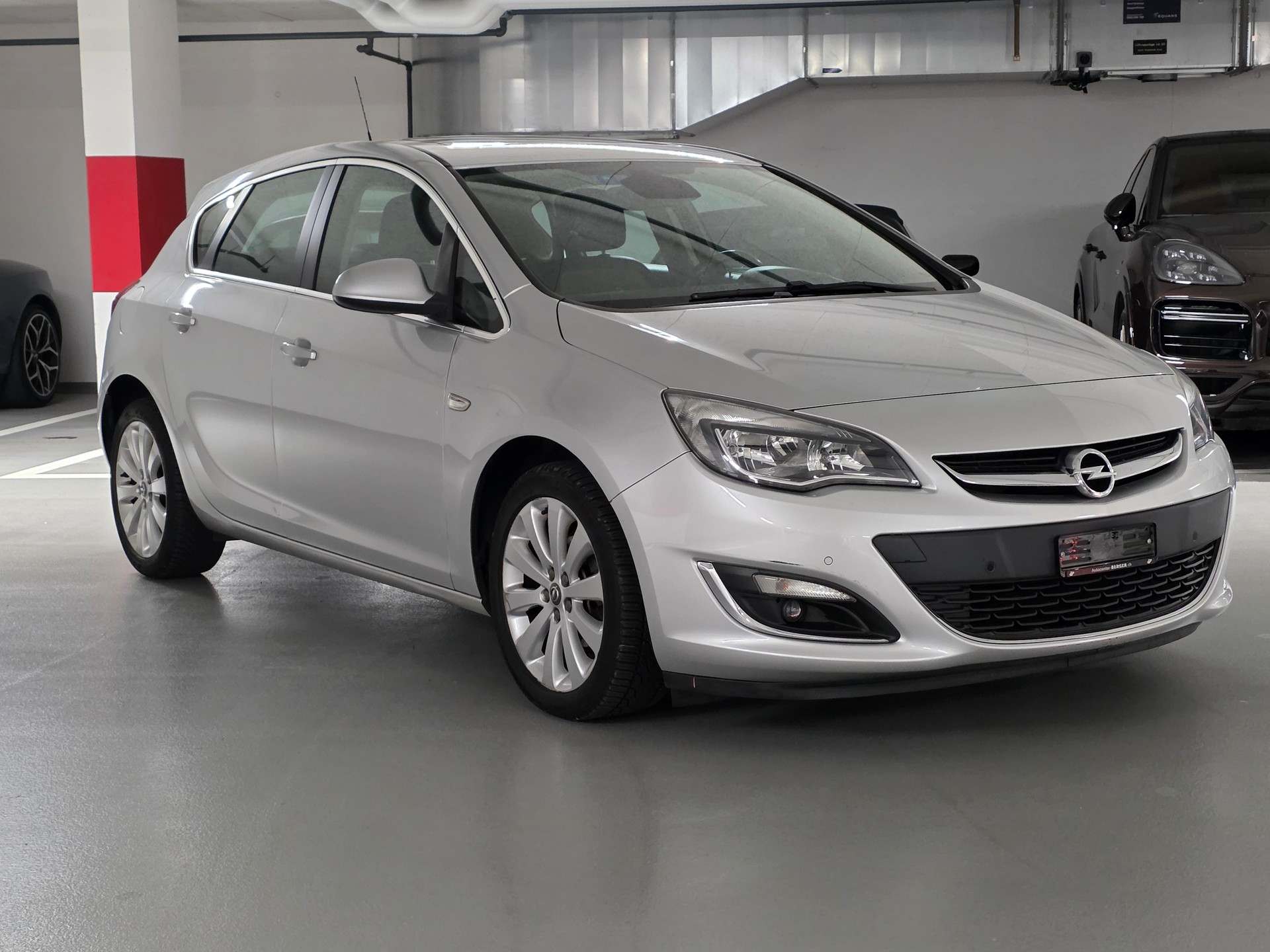 OPEL Astra 1.4i 16V Turbo Cosmo Automatic-image-2