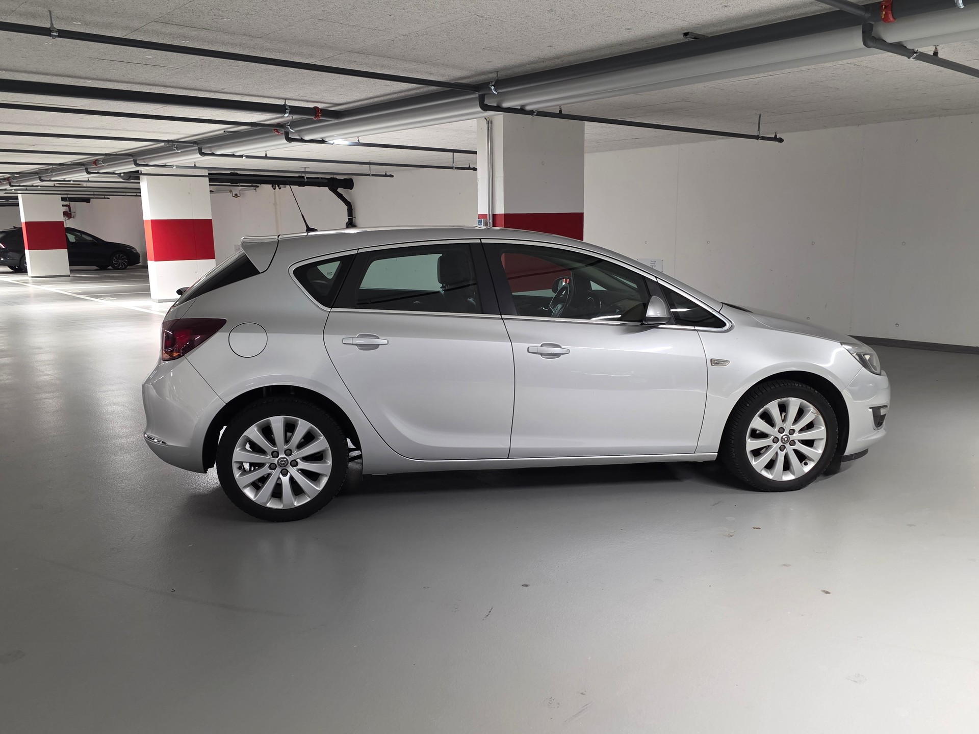 OPEL Astra 1.4i 16V Turbo Cosmo Automatic-image-3