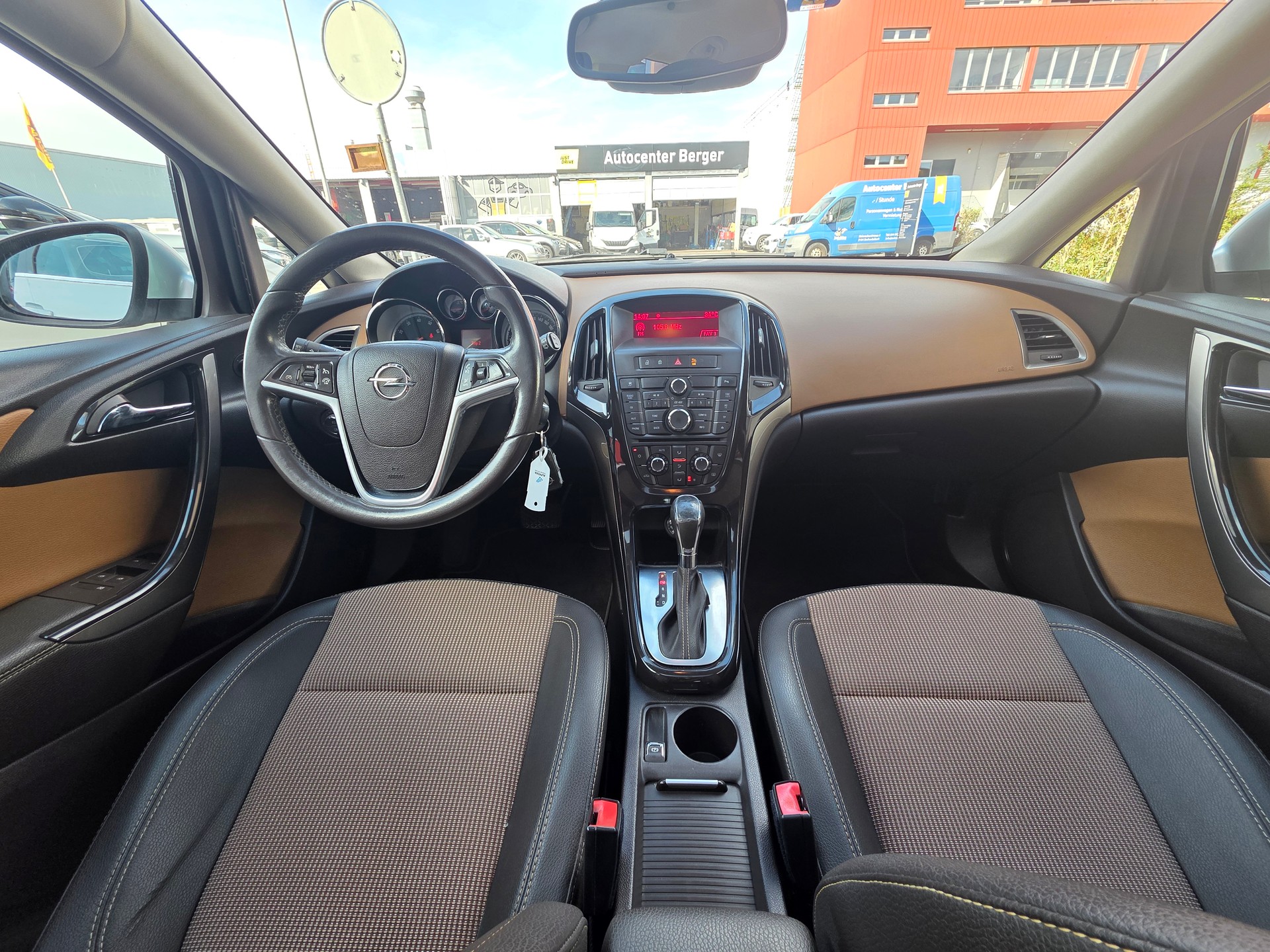 OPEL Astra 1.4i 16V Turbo Cosmo Automatic-image-11