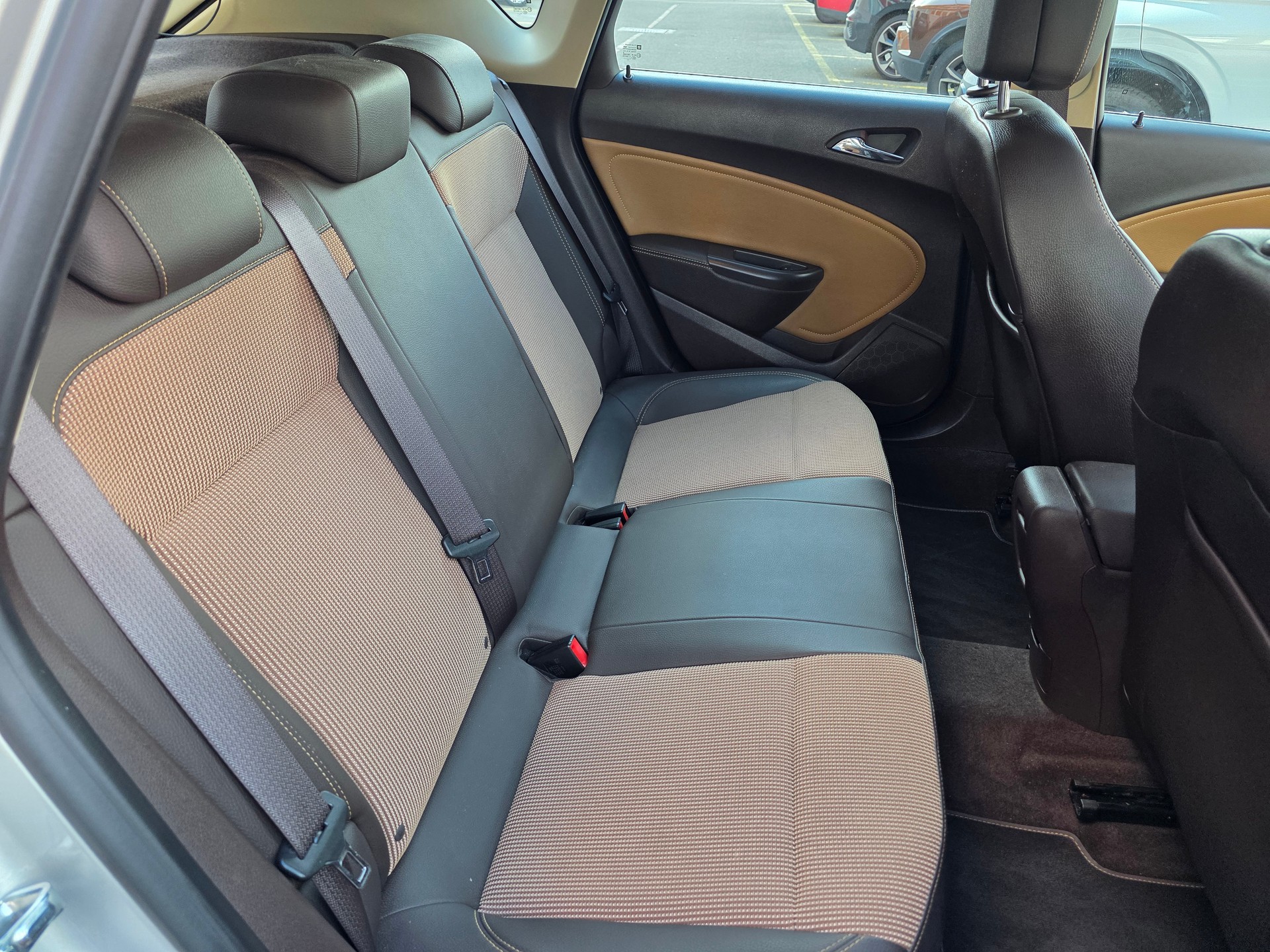 OPEL Astra 1.4i 16V Turbo Cosmo Automatic-image-15