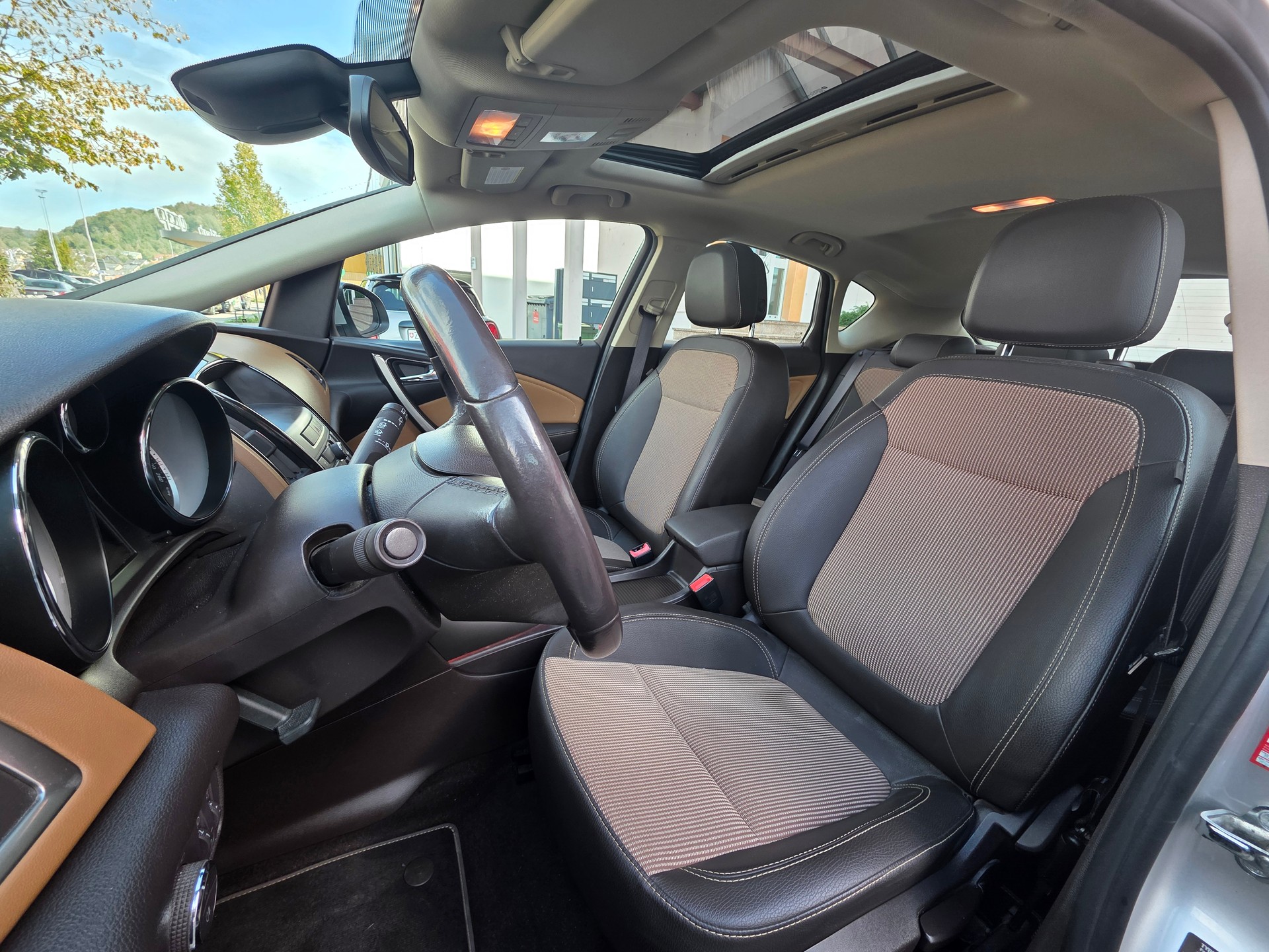 OPEL Astra 1.4i 16V Turbo Cosmo Automatic-image-10