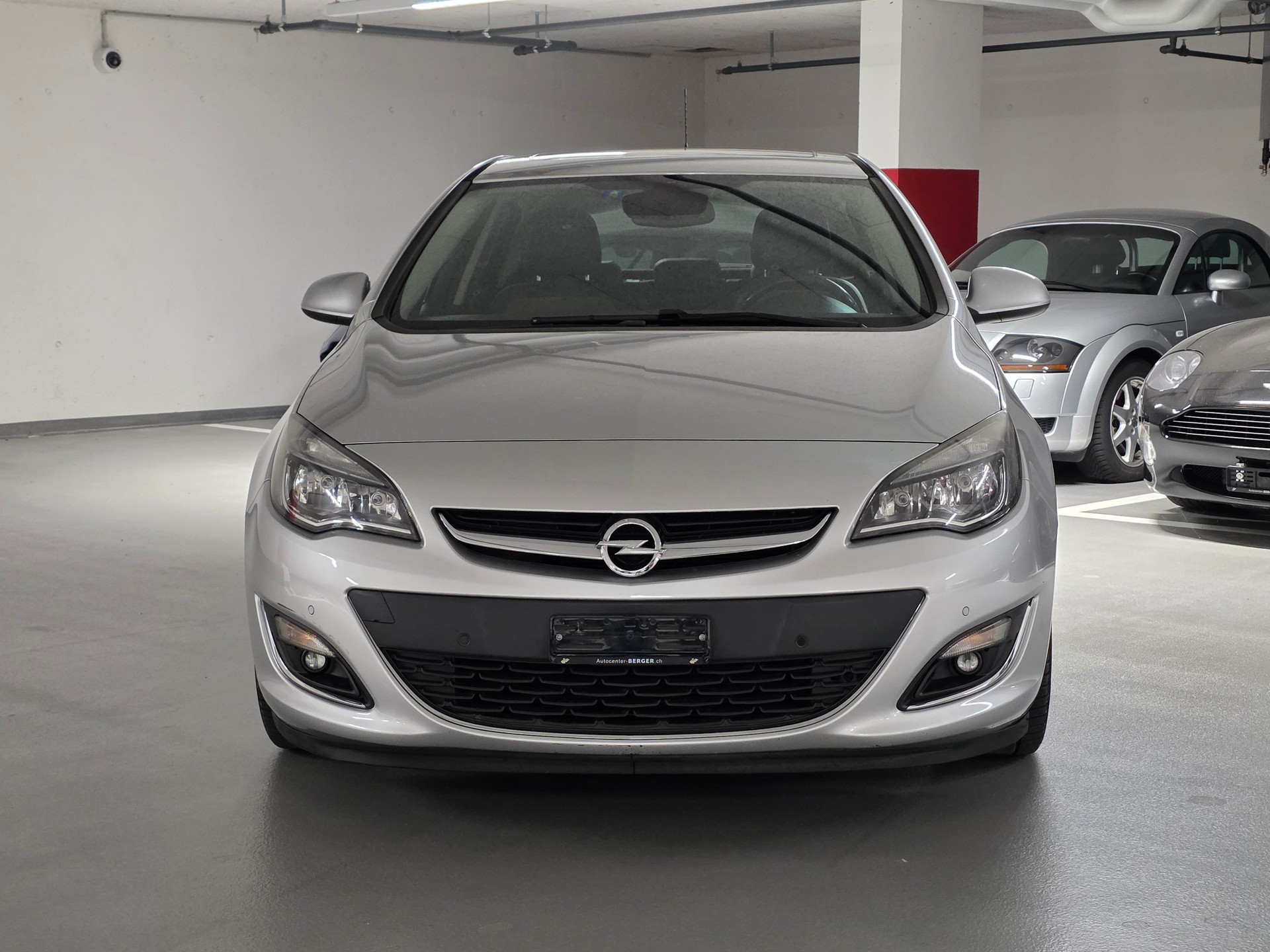 OPEL Astra 1.4i 16V Turbo Cosmo Automatic-image-1