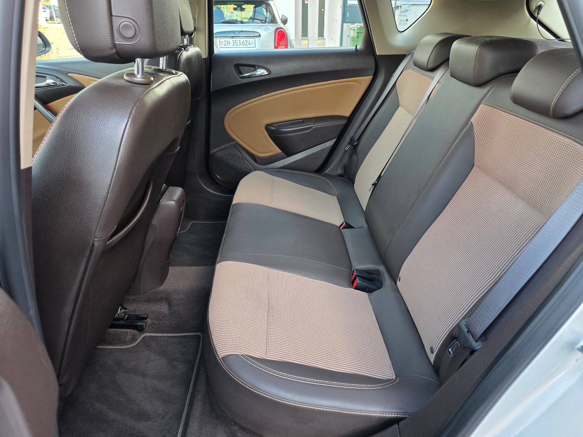 OPEL Astra 1.4i 16V Turbo Cosmo Automatic-image-16