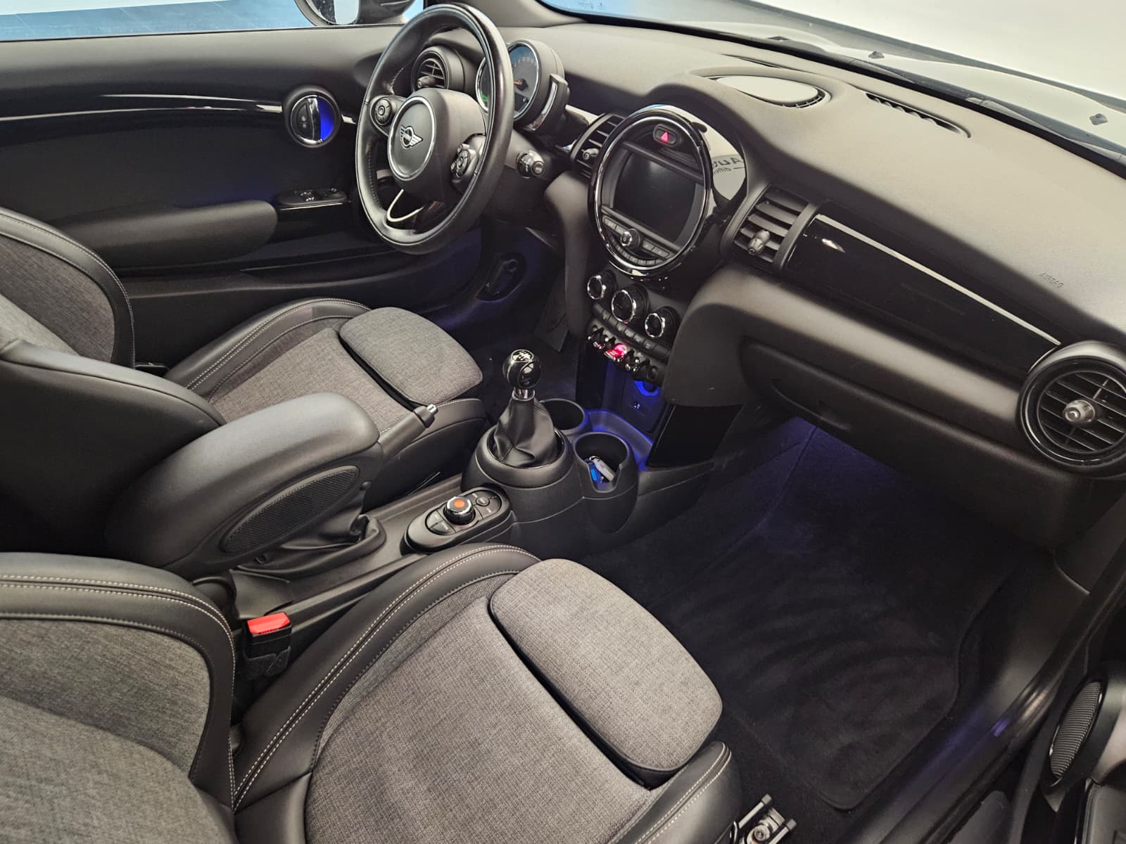 MINI Cooper Blackyard-image-11