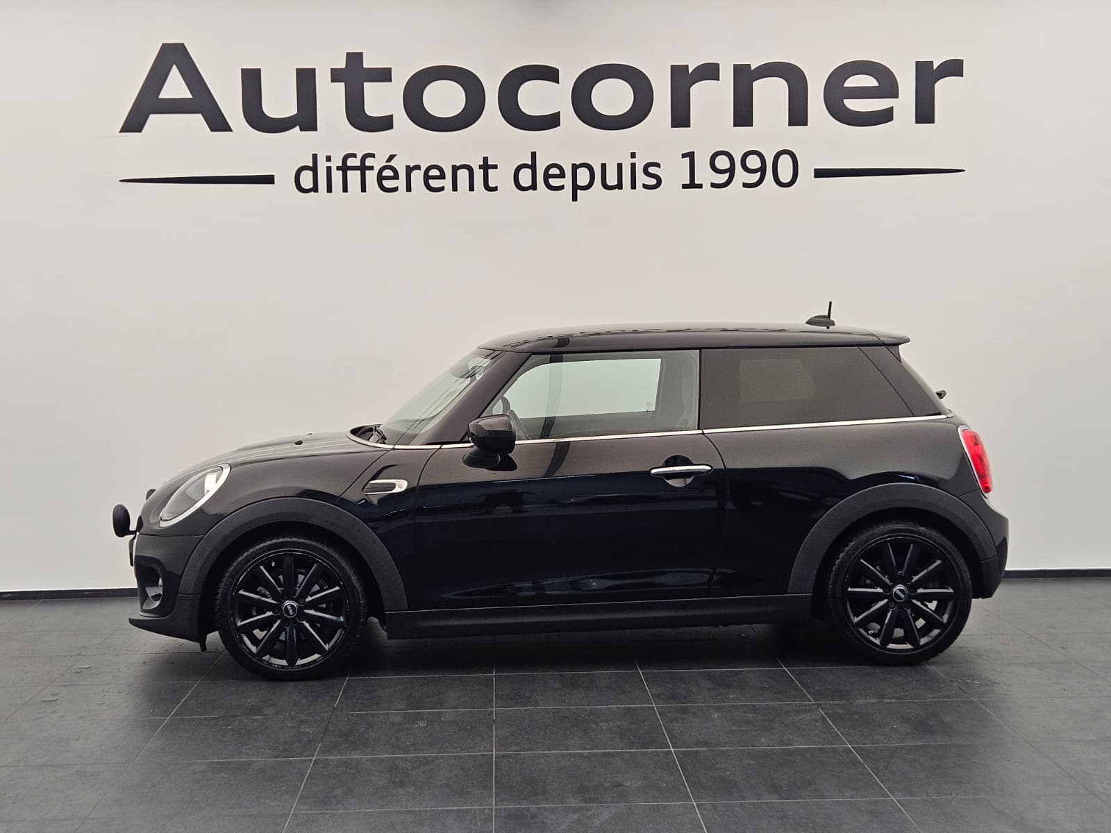 MINI Cooper Blackyard-image-1
