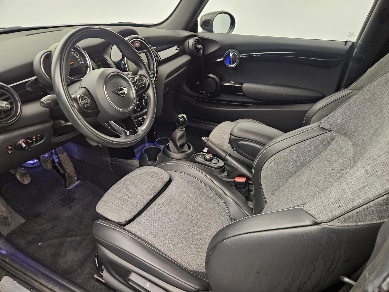MINI Cooper Blackyard-image-10