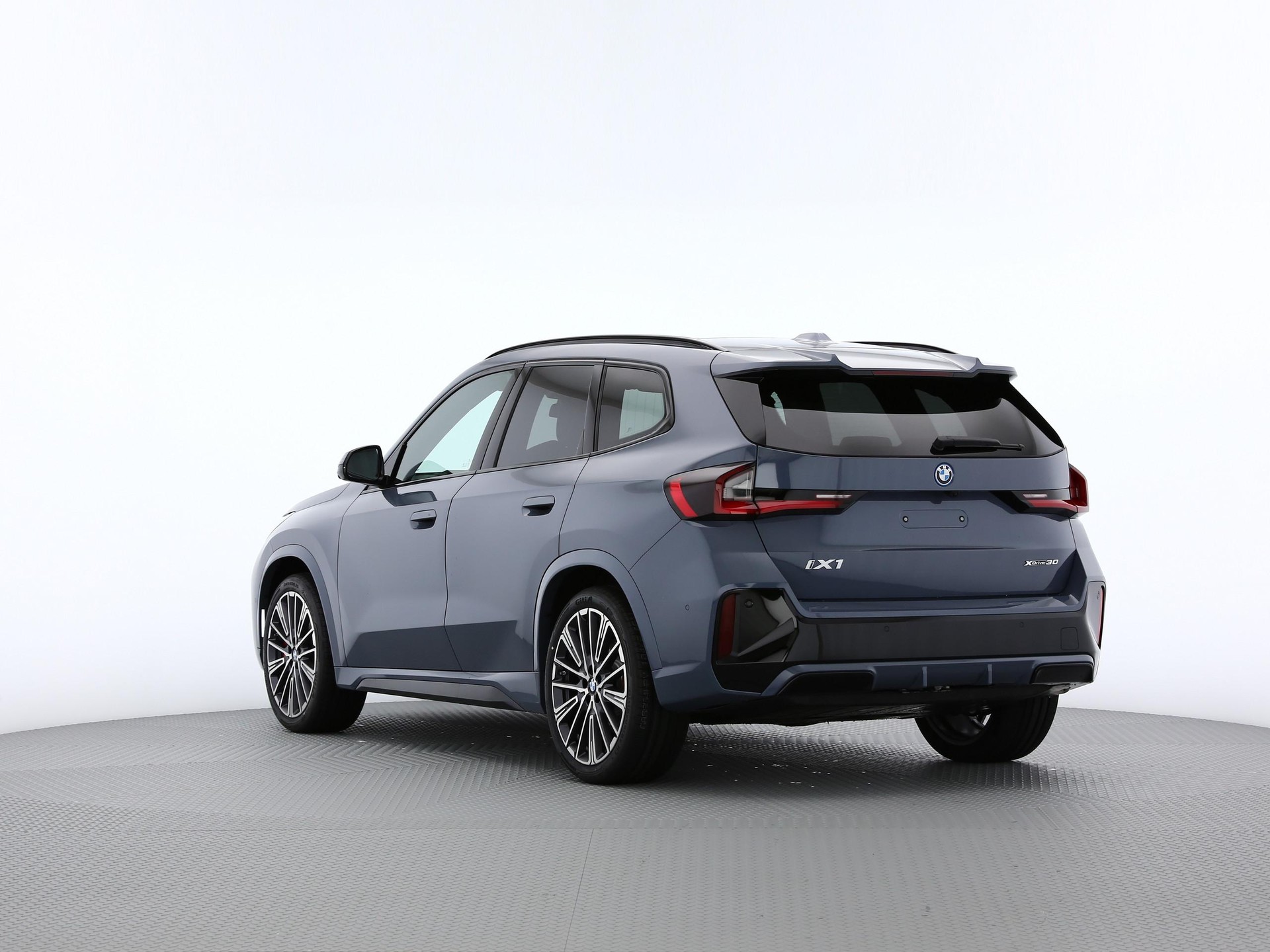 BMW iX1 U11 30 xDrive-image-13