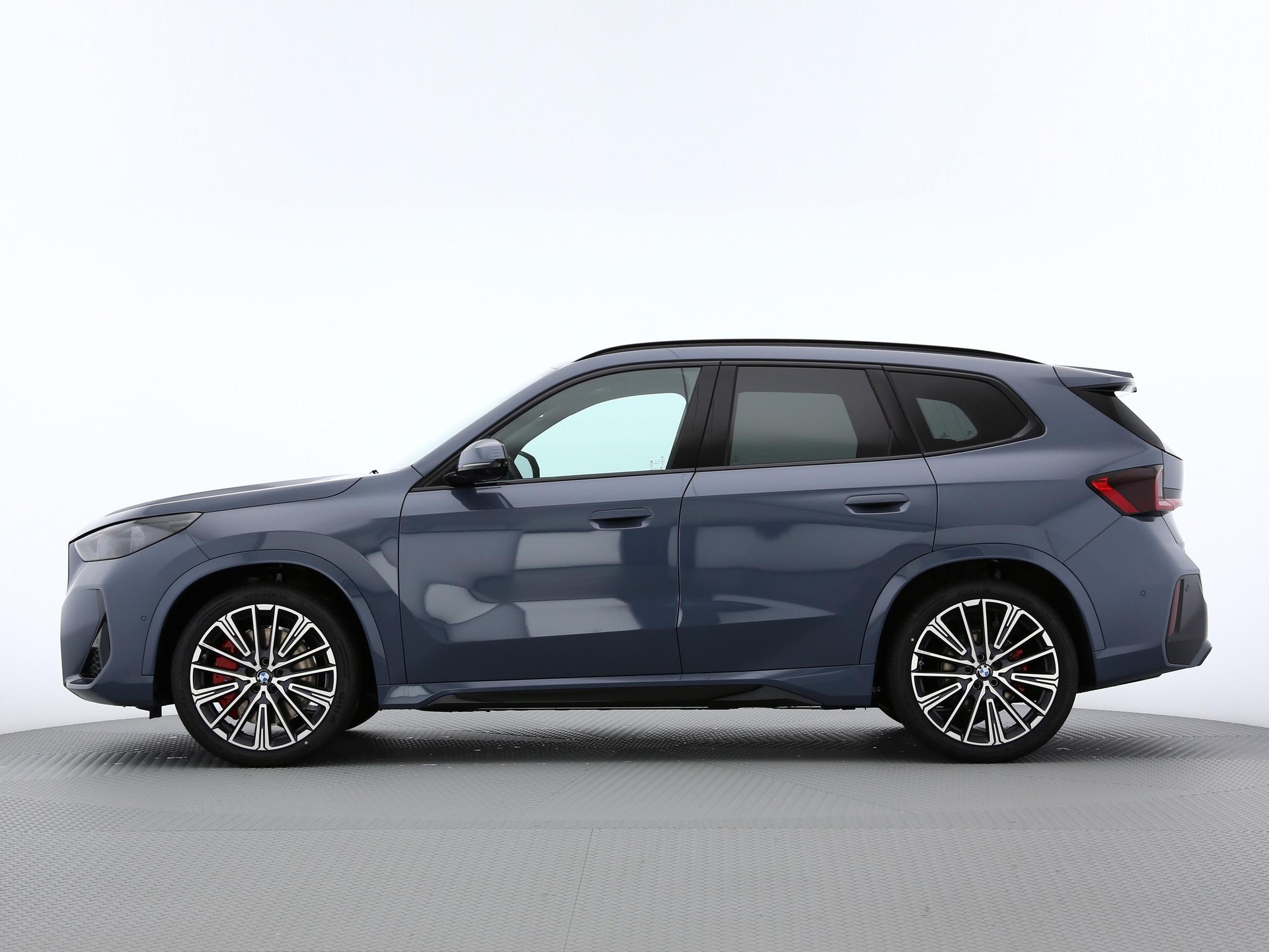 BMW iX1 U11 30 xDrive-image-1
