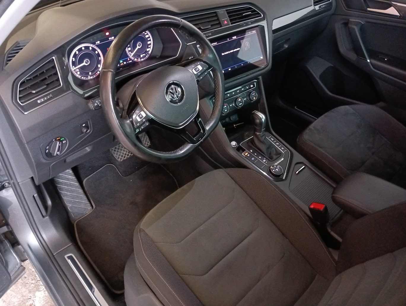 VW Tiguan 2.0TSI Highline 4Motion DSG-image-11