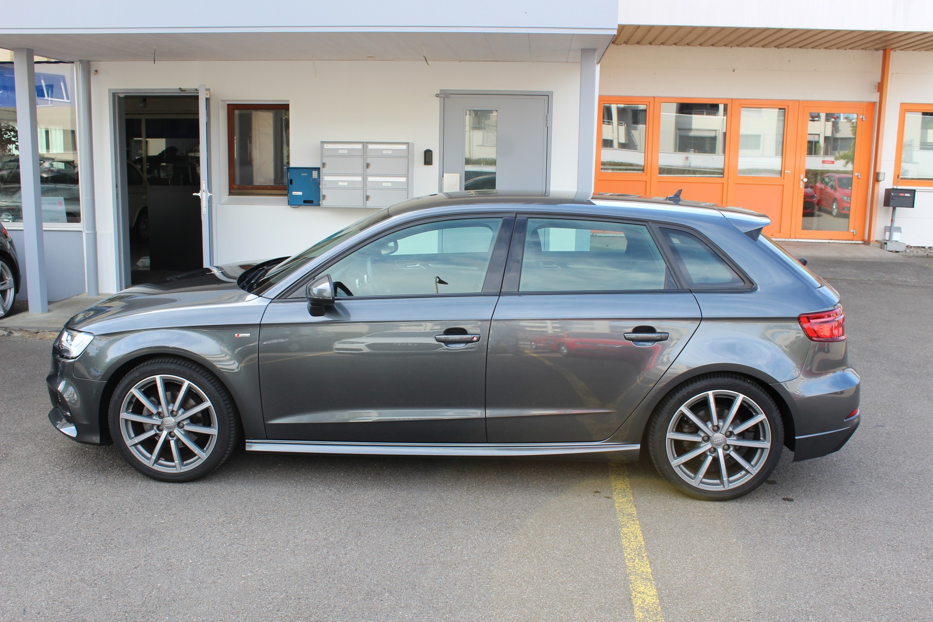 AUDI A3 Sportback 35 TFSI Sport S-tronic-image-1
