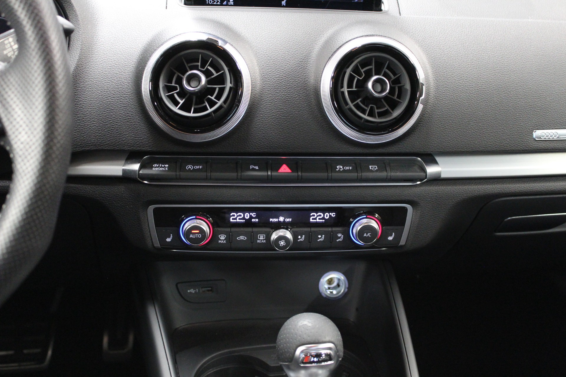 AUDI A3 Sportback 35 TFSI Sport S-tronic-image-13