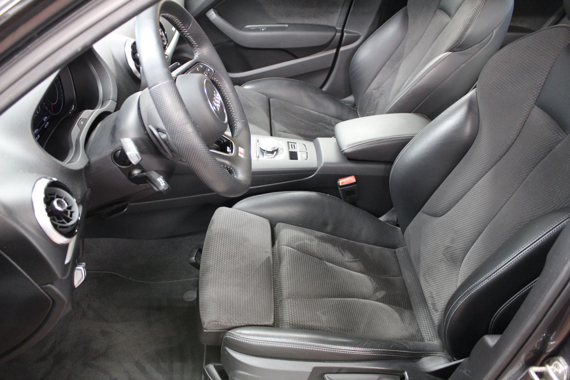 AUDI A3 Sportback 35 TFSI Sport S-tronic-image-10