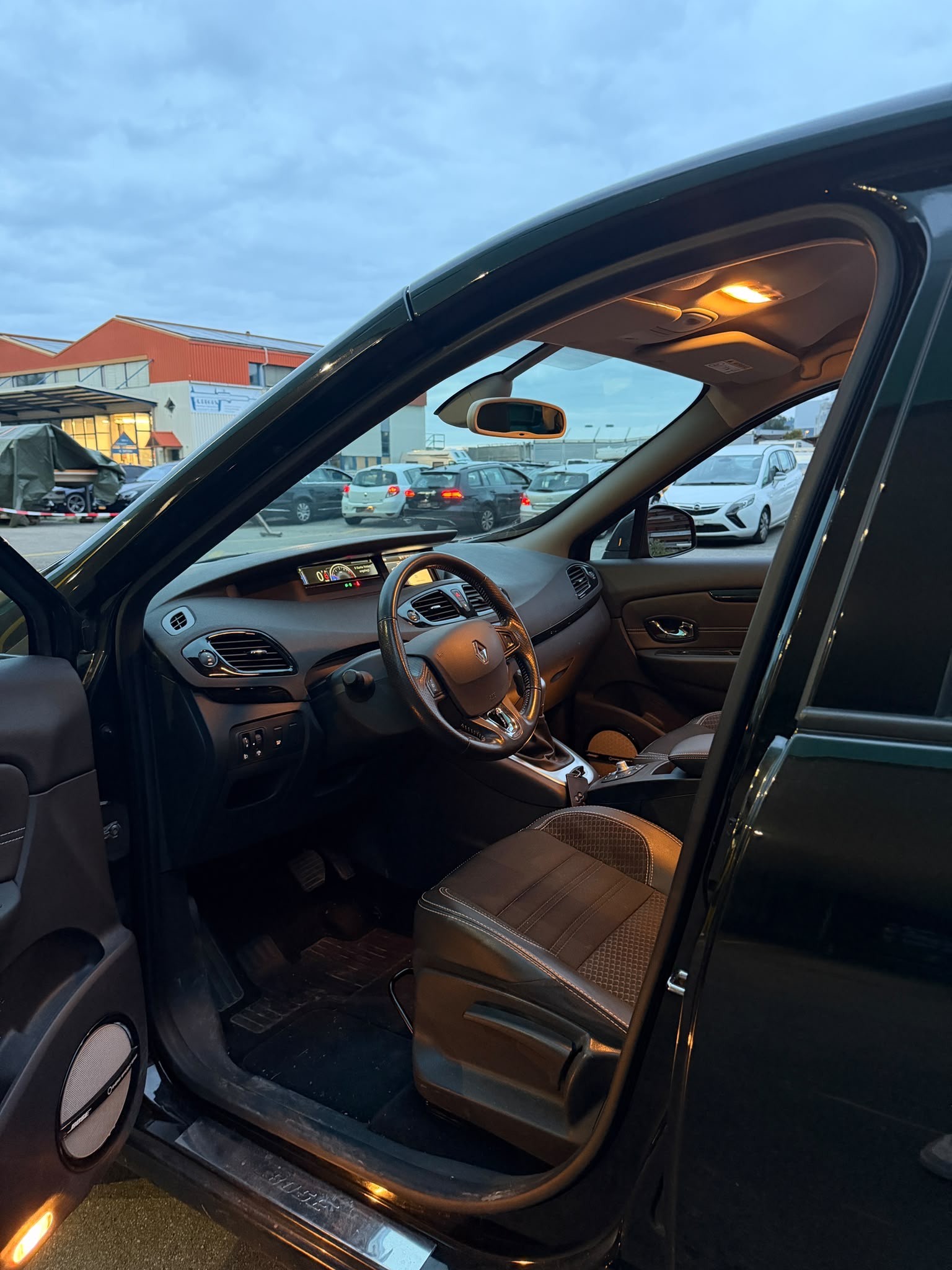 RENAULT Scénic 1.5 dCi Bose EDC-image-8