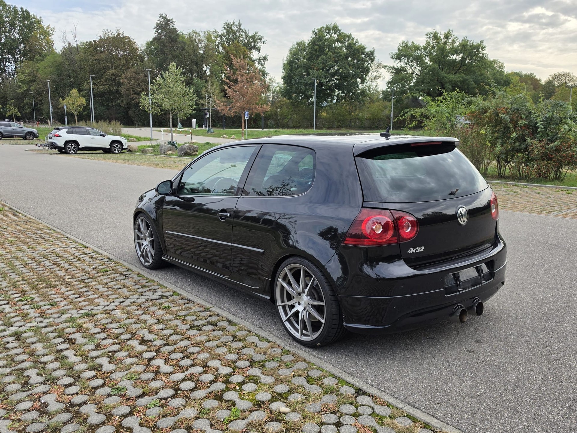 VW Golf R32 4Motion-image-2