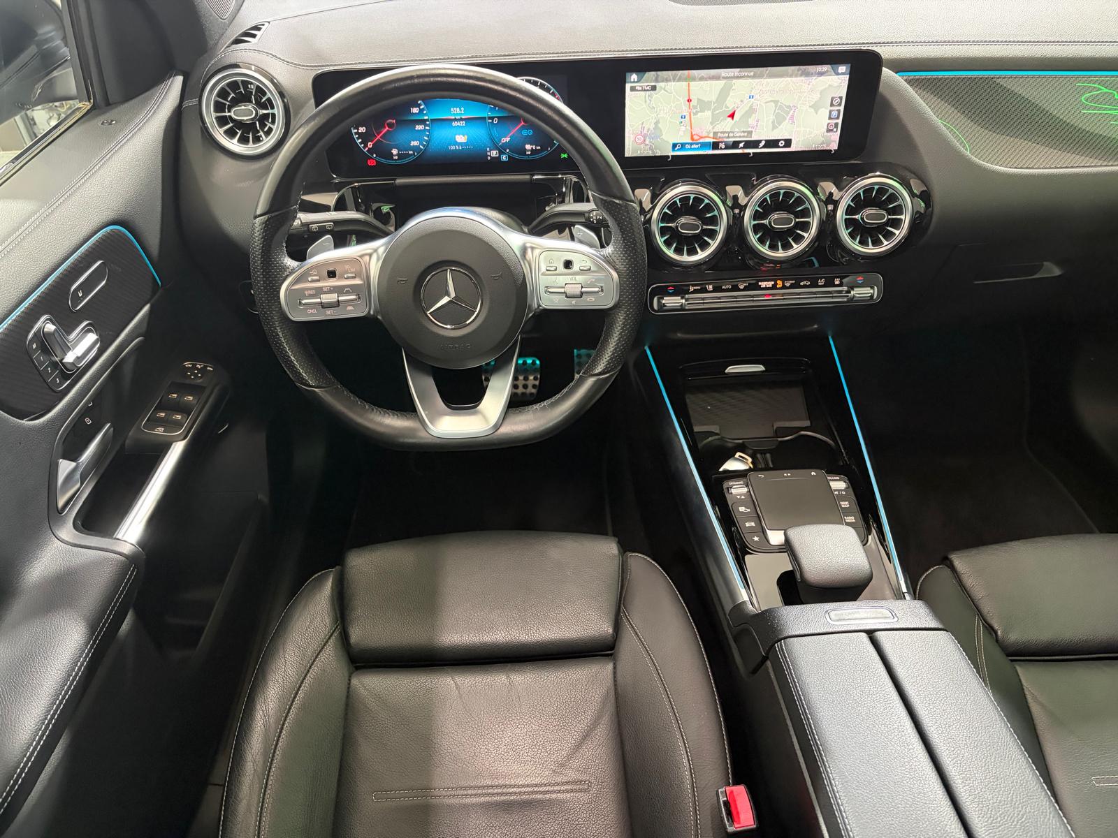 MERCEDES-BENZ GLA 250e AMG Line 8G-DCT - Toit ouvrant-image-16