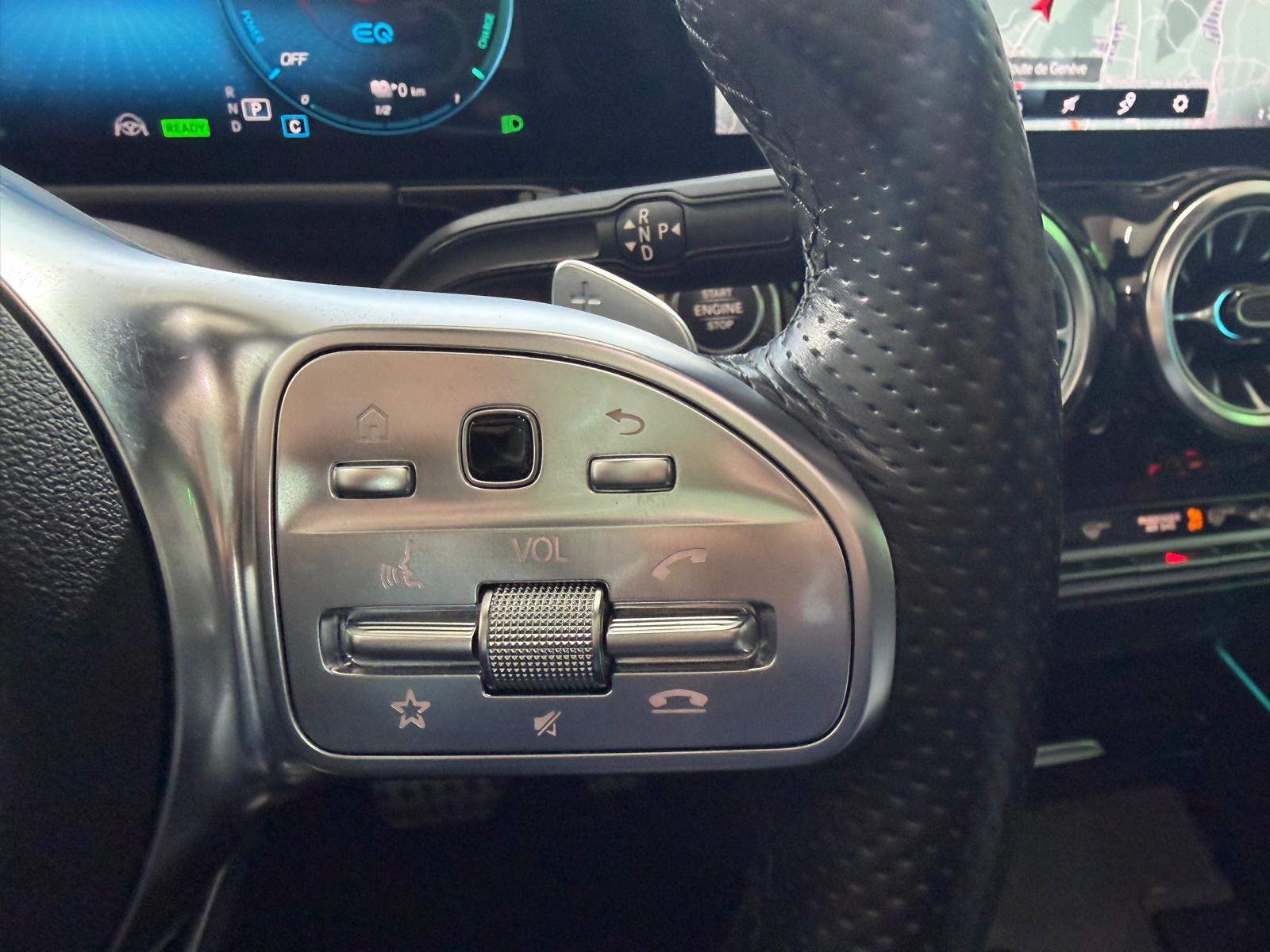MERCEDES-BENZ GLA 250e AMG Line 8G-DCT - Toit ouvrant-image-20