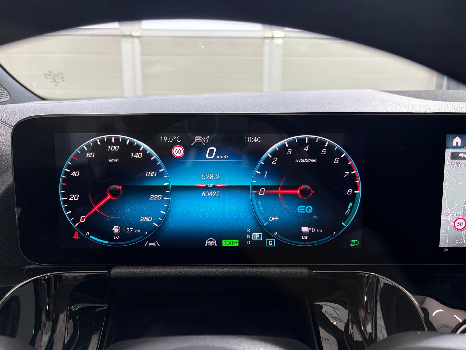 MERCEDES-BENZ GLA 250e AMG Line 8G-DCT - Toit ouvrant-image-18