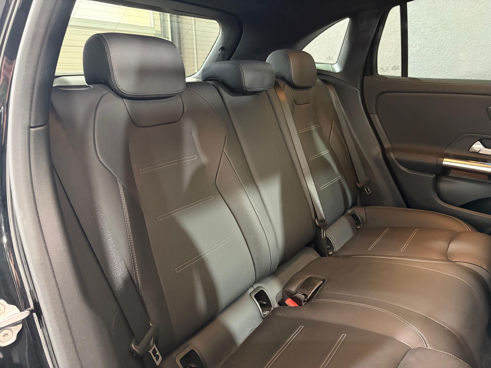 MERCEDES-BENZ GLA 250e AMG Line 8G-DCT - Toit ouvrant-image-14