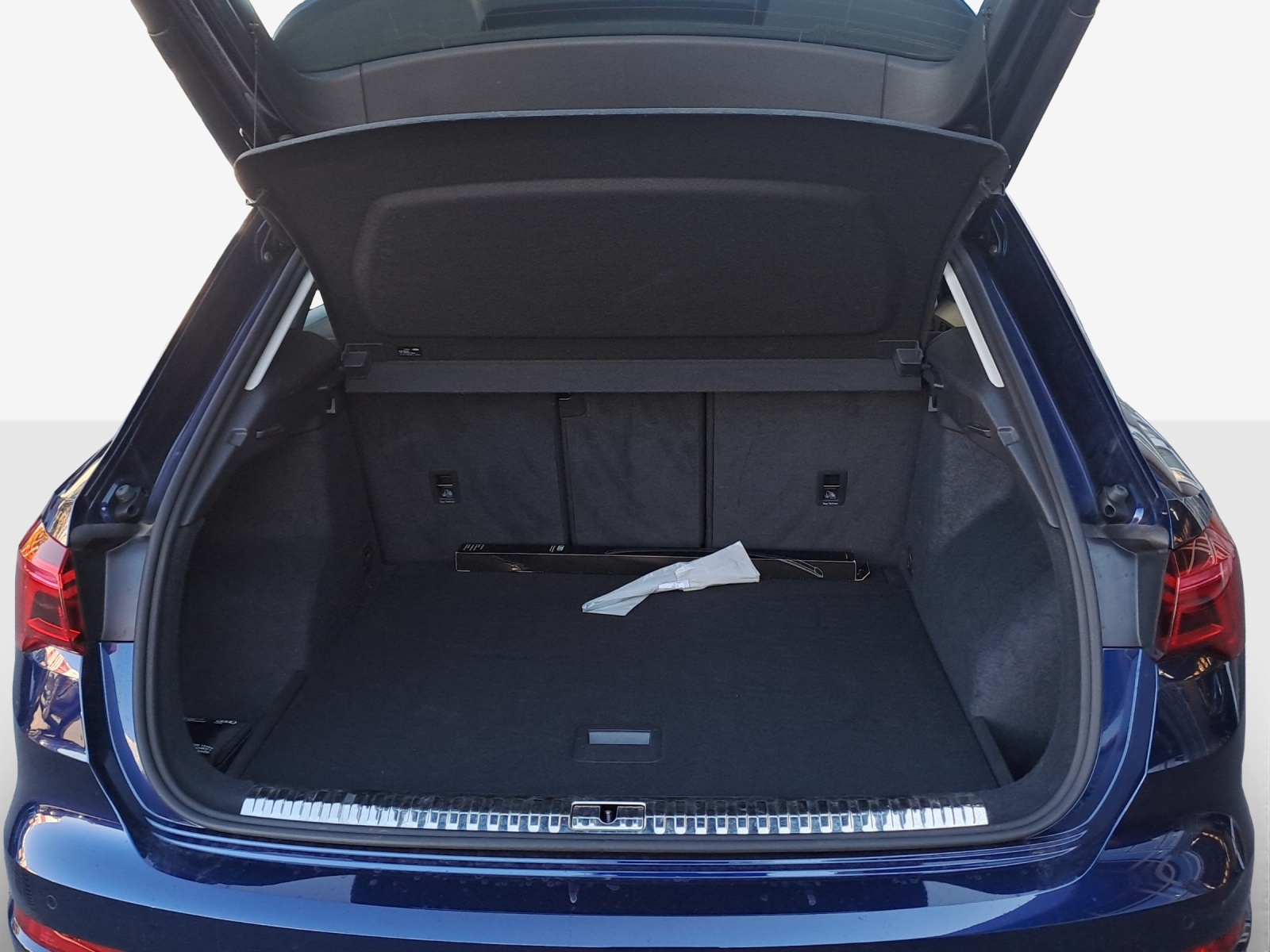 AUDI Q3 40 TFSI advanced quattro S-tronic-image-12