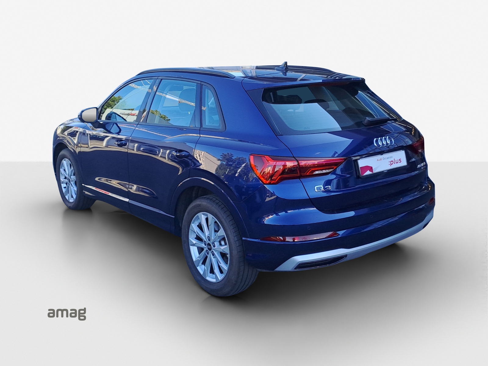 AUDI Q3 40 TFSI advanced quattro S-tronic-image-2