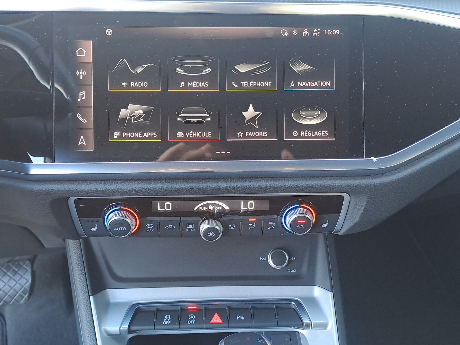 AUDI Q3 40 TFSI advanced quattro S-tronic-image-10