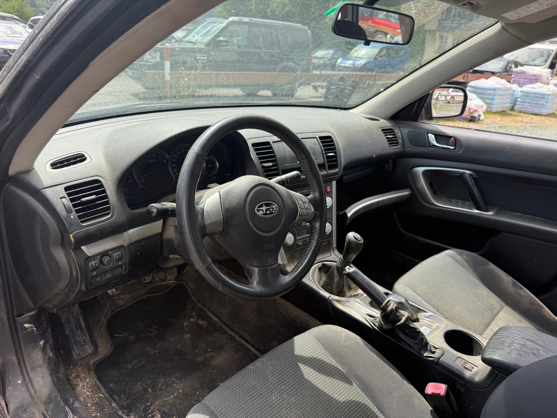 SUBARU Legacy 2.0R AWD Swiss-image-6