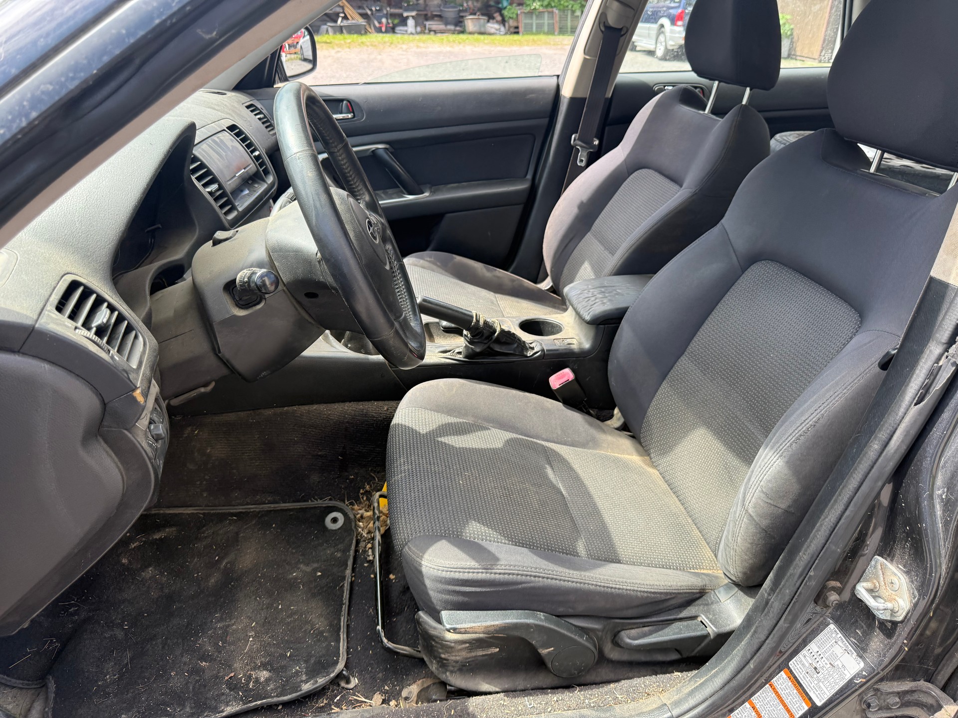 SUBARU Legacy 2.0R AWD Swiss-image-5