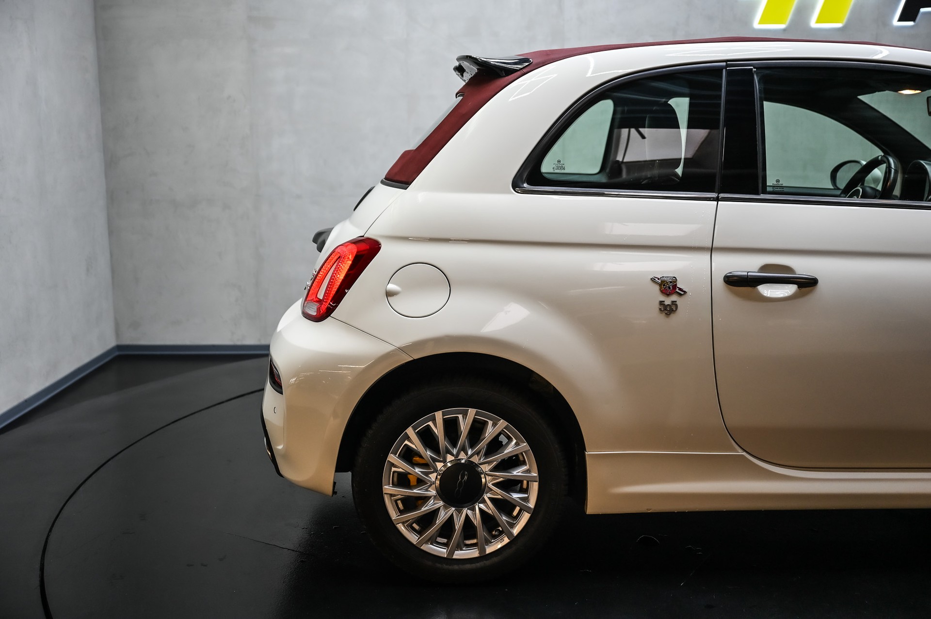 FIAT 500 Cabrio 1.4 16V Lounge Dualogic-image-12