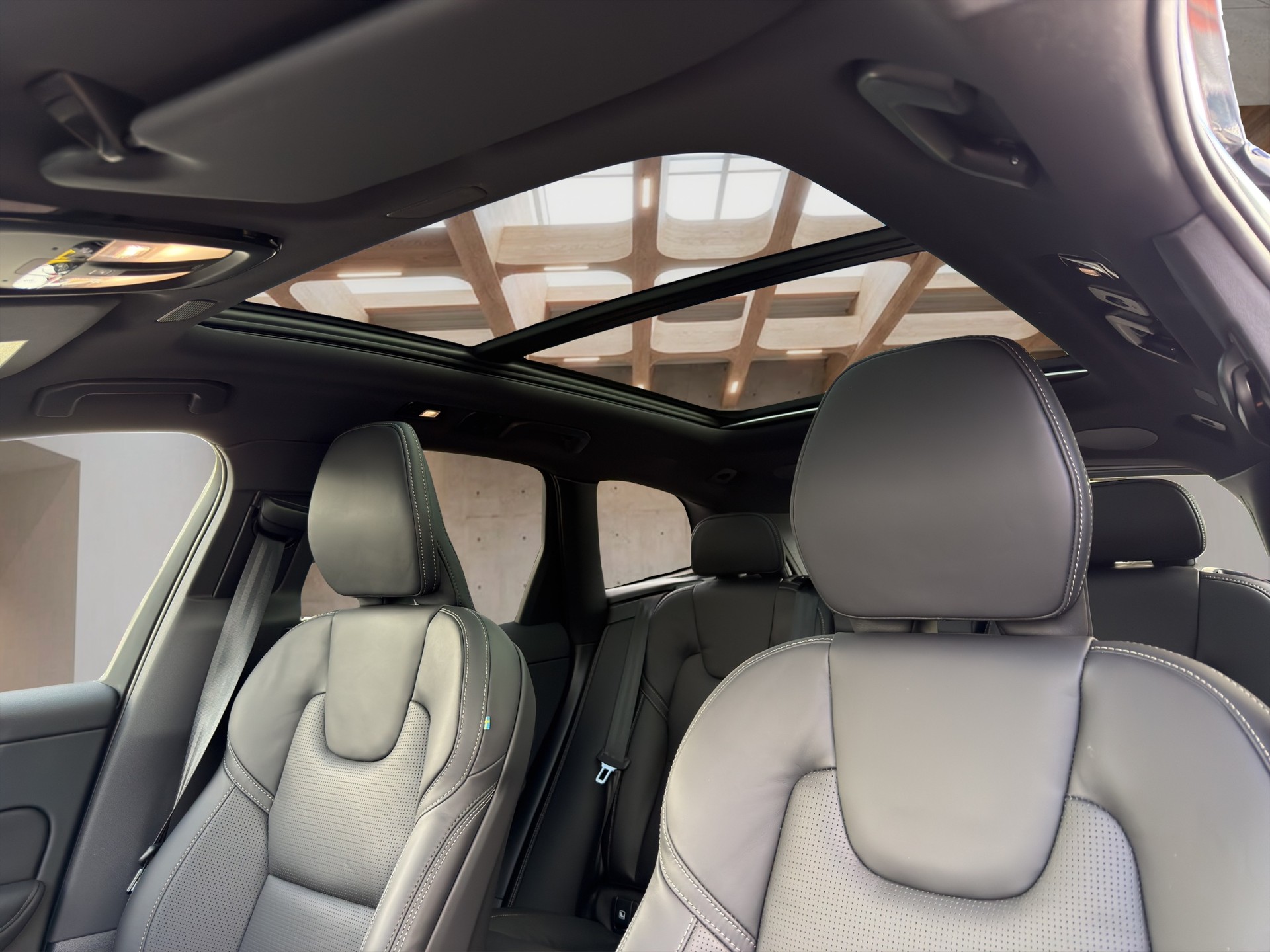 VOLVO XC60 2.0 T8 TE Ultra Dark eAWD-image-11