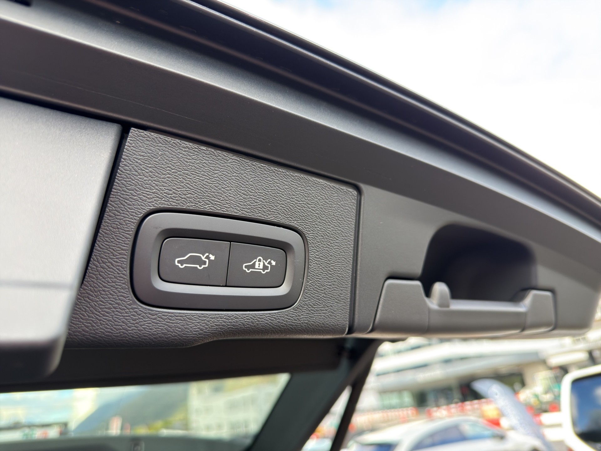 VOLVO XC60 2.0 T8 TE Ultra Dark eAWD-image-18