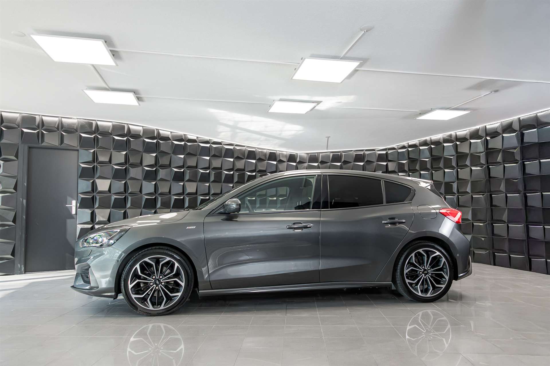 FORD Focus 1.5 SCTi ST Line Automatic-image-1