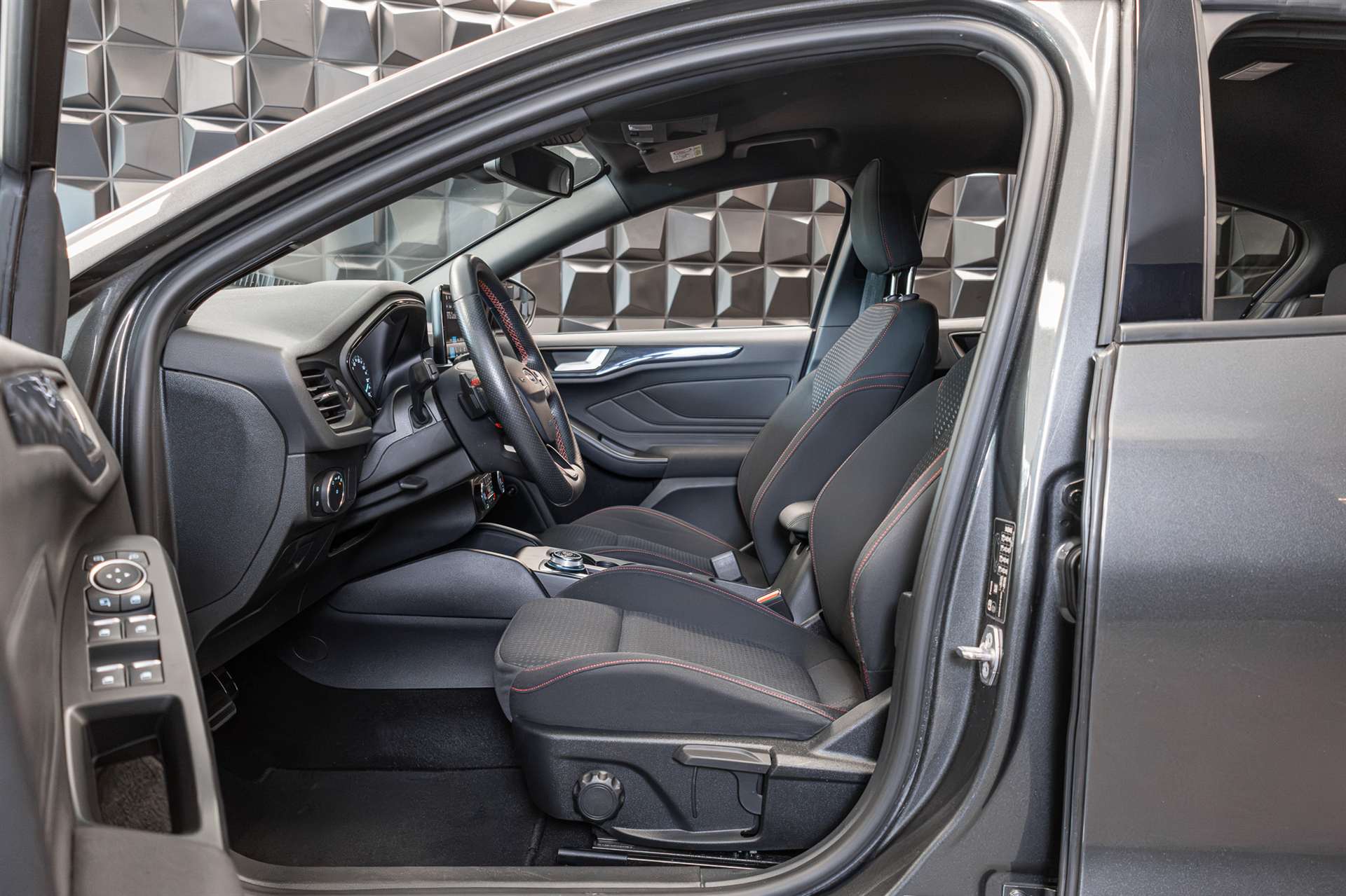FORD Focus 1.5 SCTi ST Line Automatic-image-9