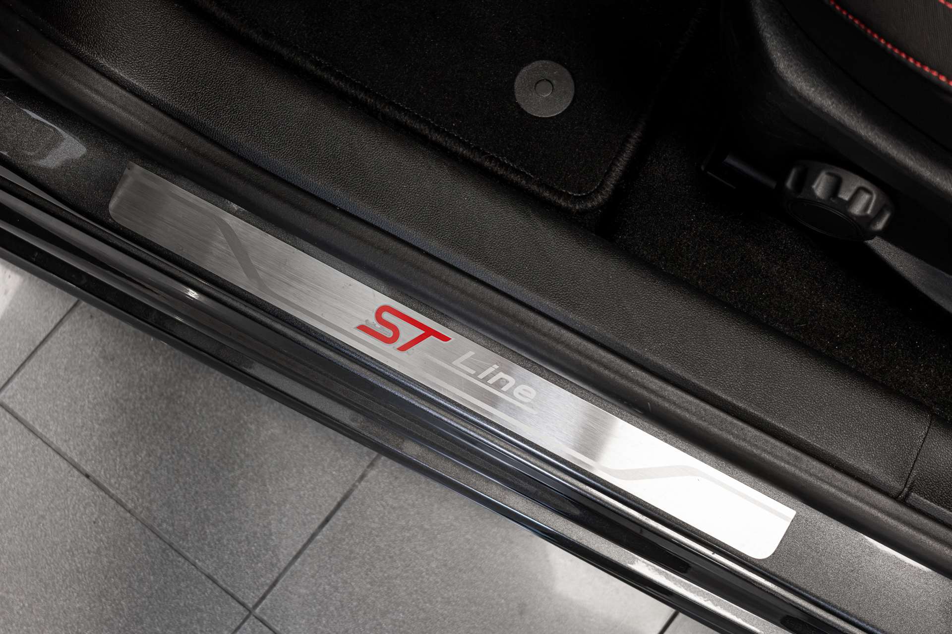 FORD Focus 1.5 SCTi ST Line Automatic-image-10