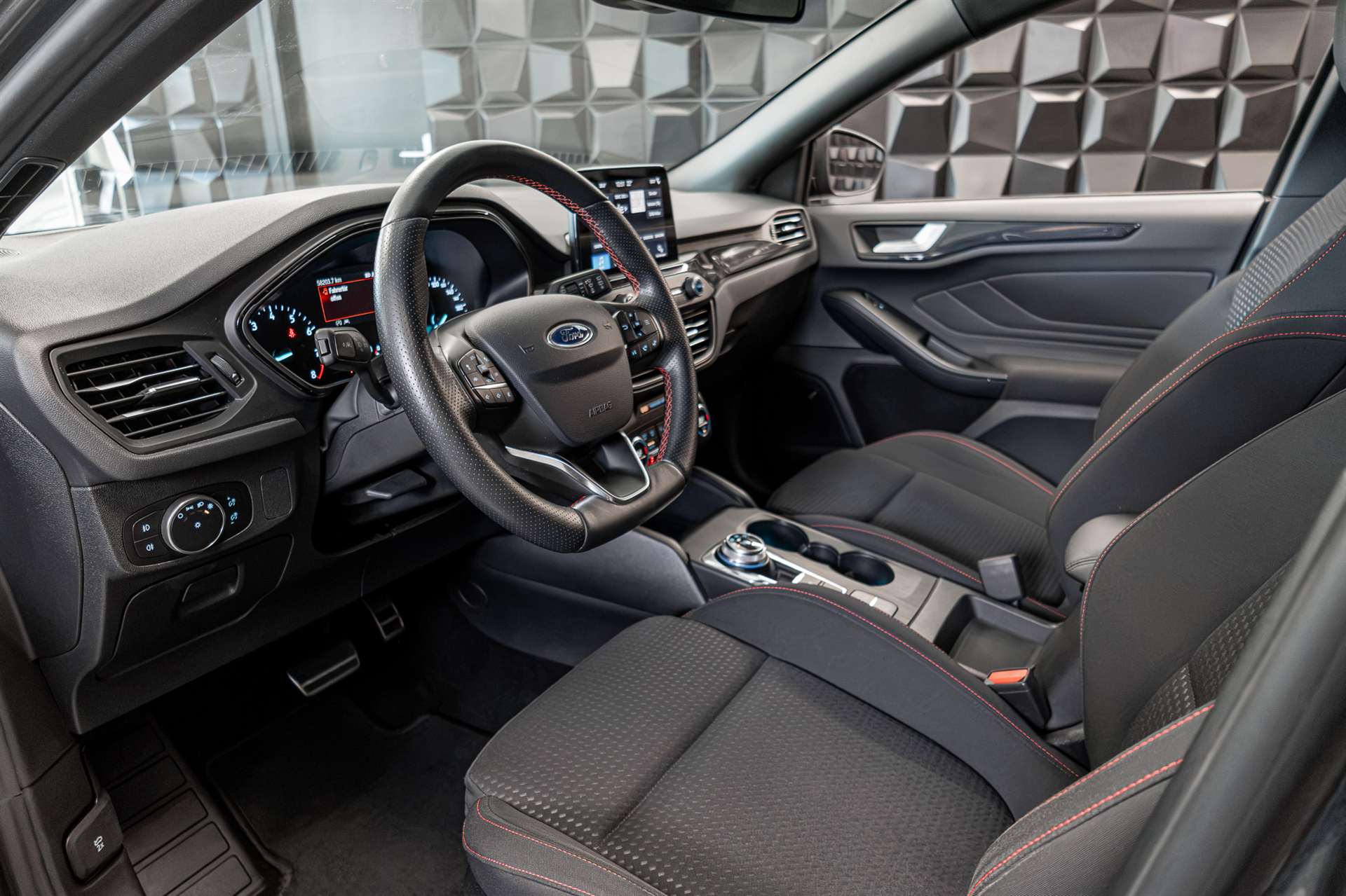 FORD Focus 1.5 SCTi ST Line Automatic-image-11