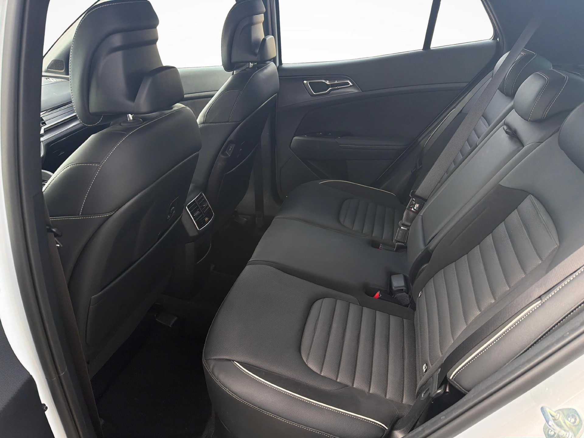 KIA Sportage 1.6 T-GDi Hybrid GT-Line-image-10