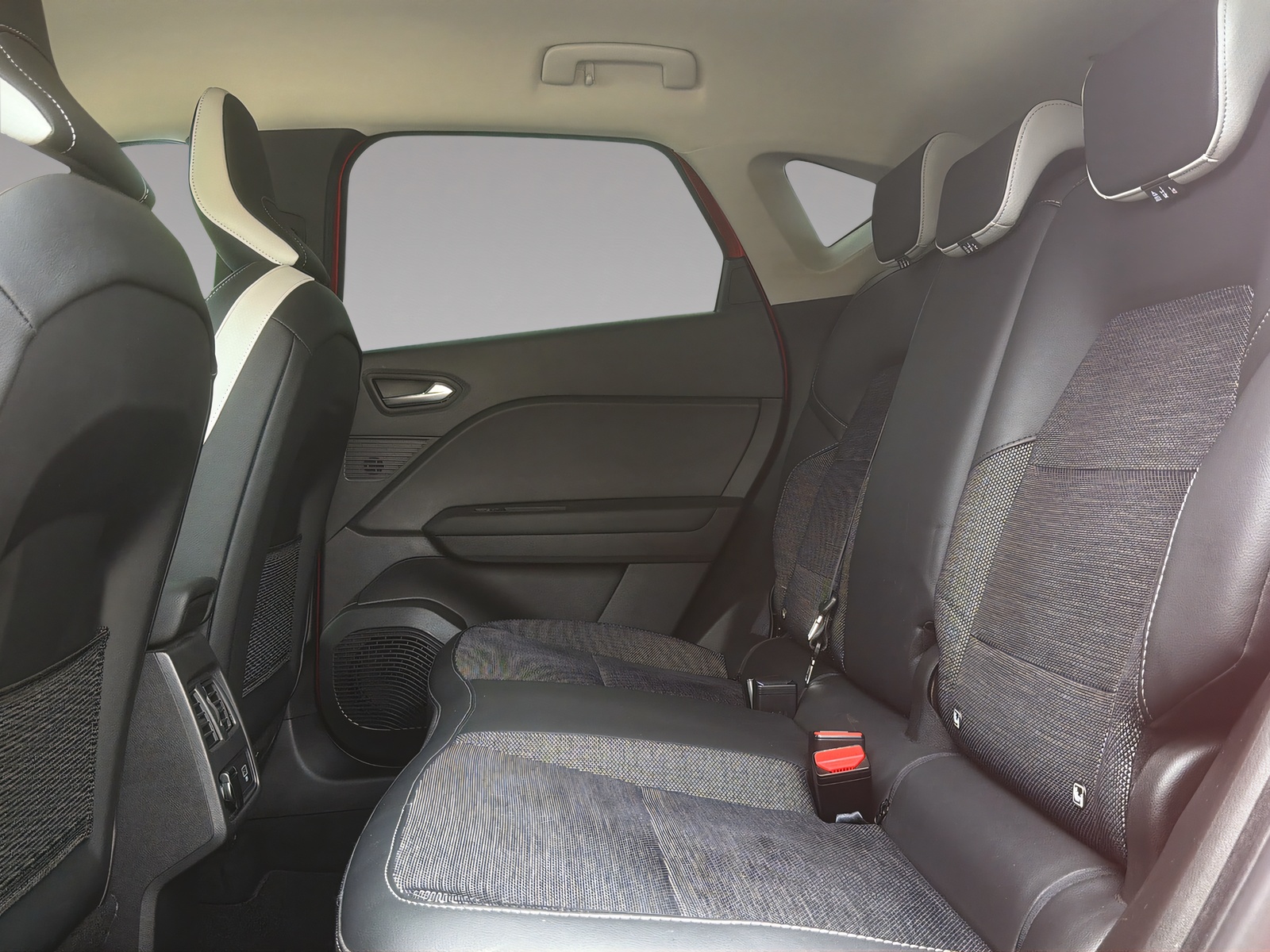 RENAULT Captur 1.6 E-Tech Plug-in Intens-image-16