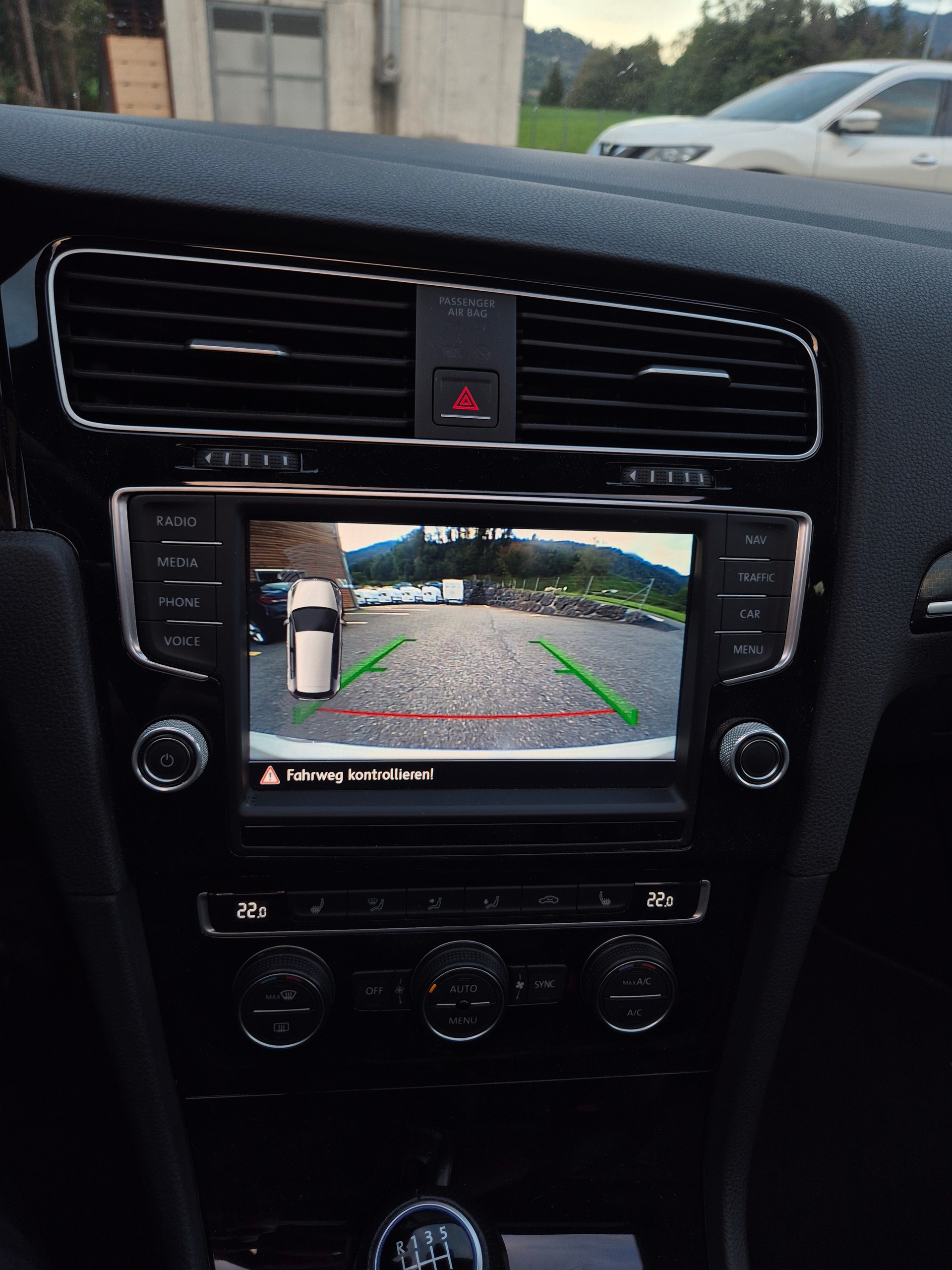 VW Golf 2.0 TSI R 4Motion-image-10