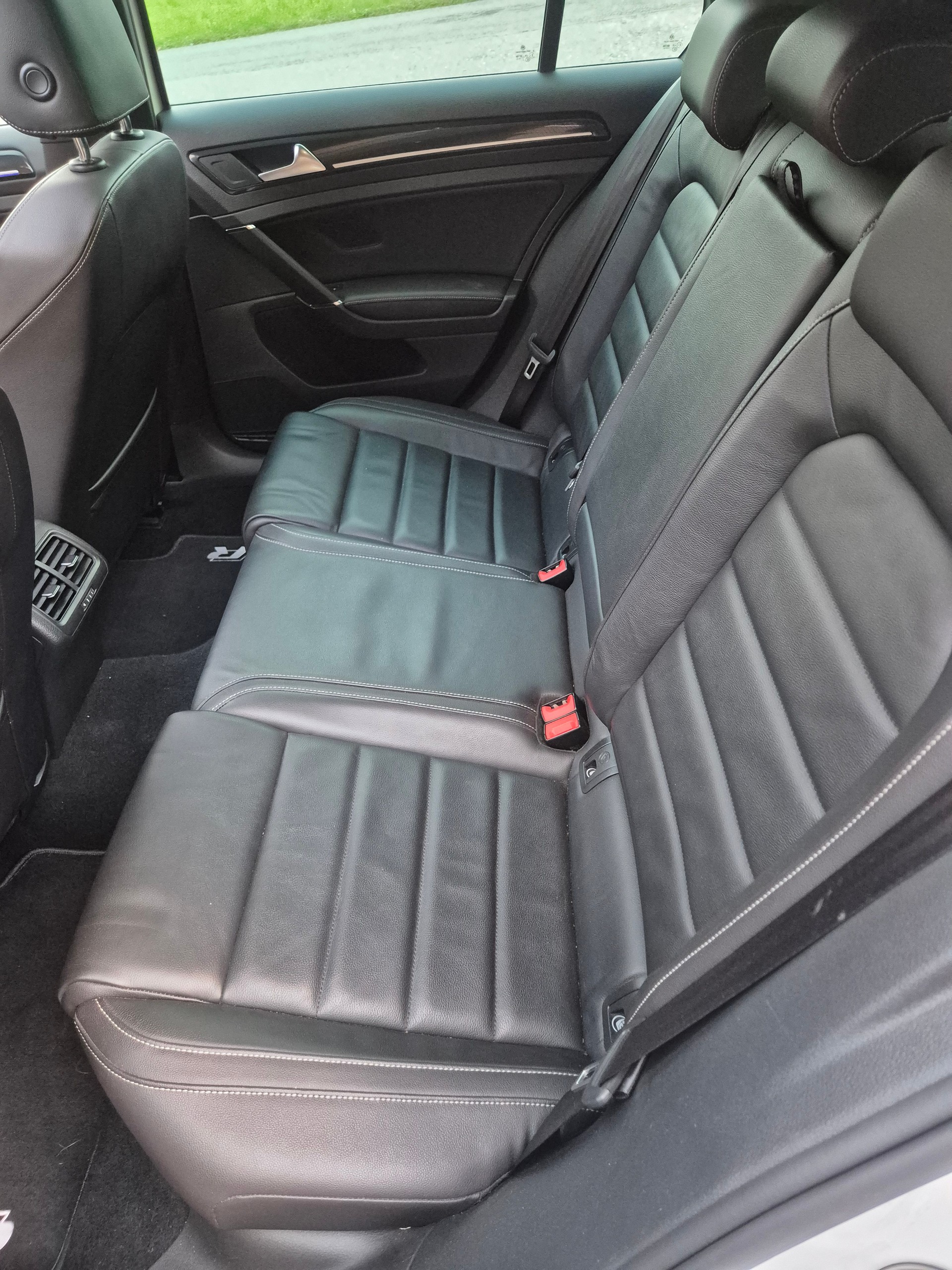 VW Golf 2.0 TSI R 4Motion-image-9