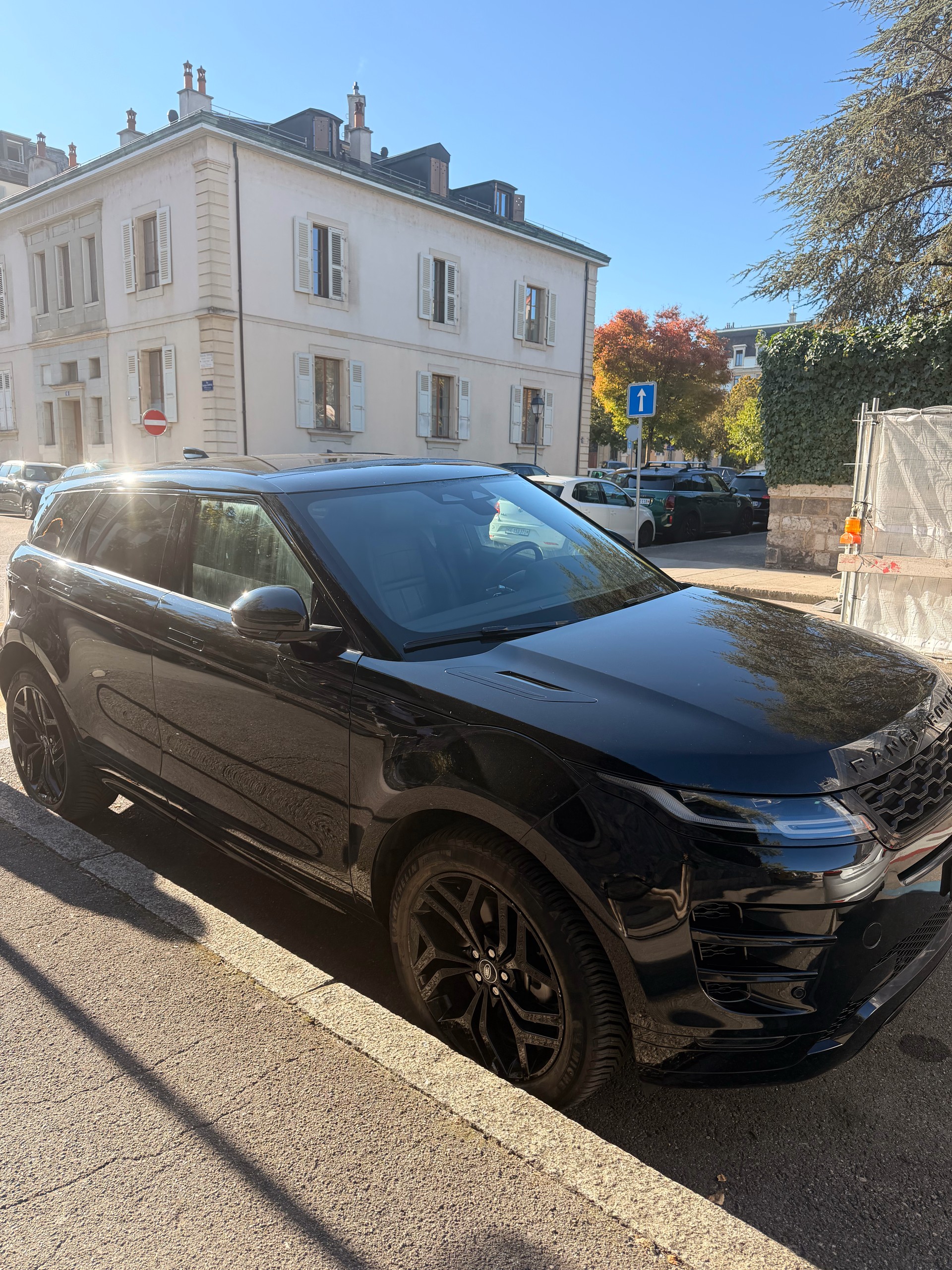 LAND ROVER 1.5 T 300e SE-image-0