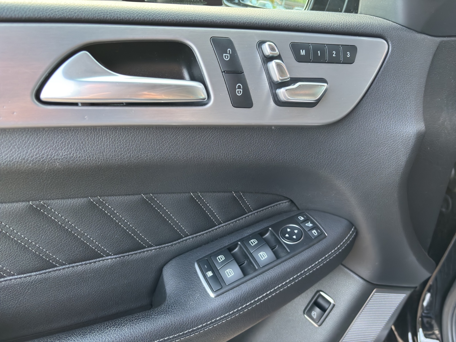 MERCEDES-BENZ GLE 500 Executive 4Matic 9G-Tronic-image-10