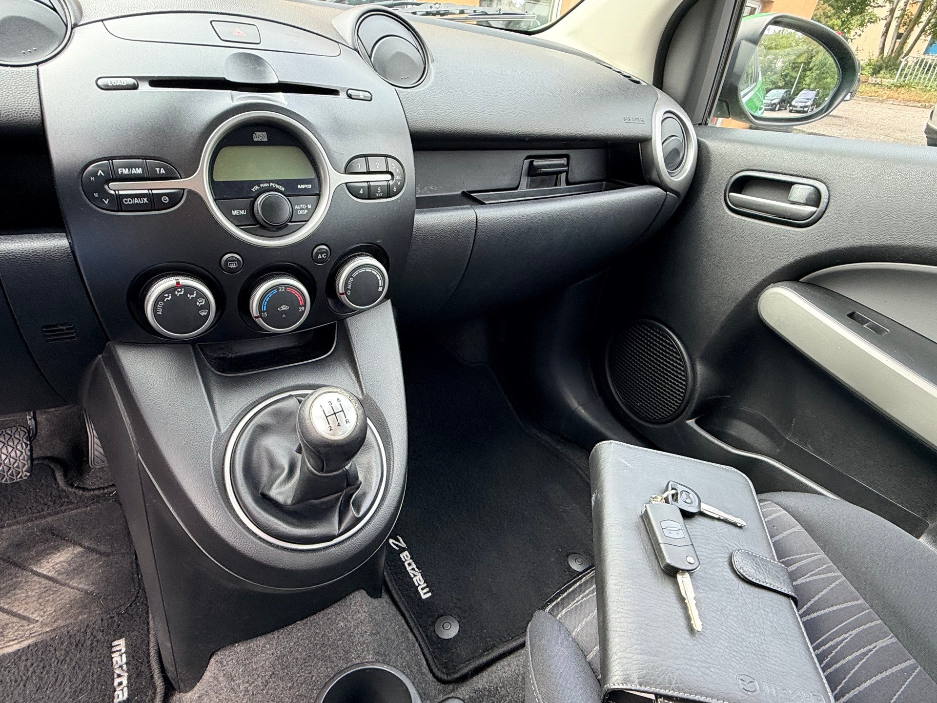 MAZDA 2 1.3i 16V Exclusive Sehr Sparsam-image-17