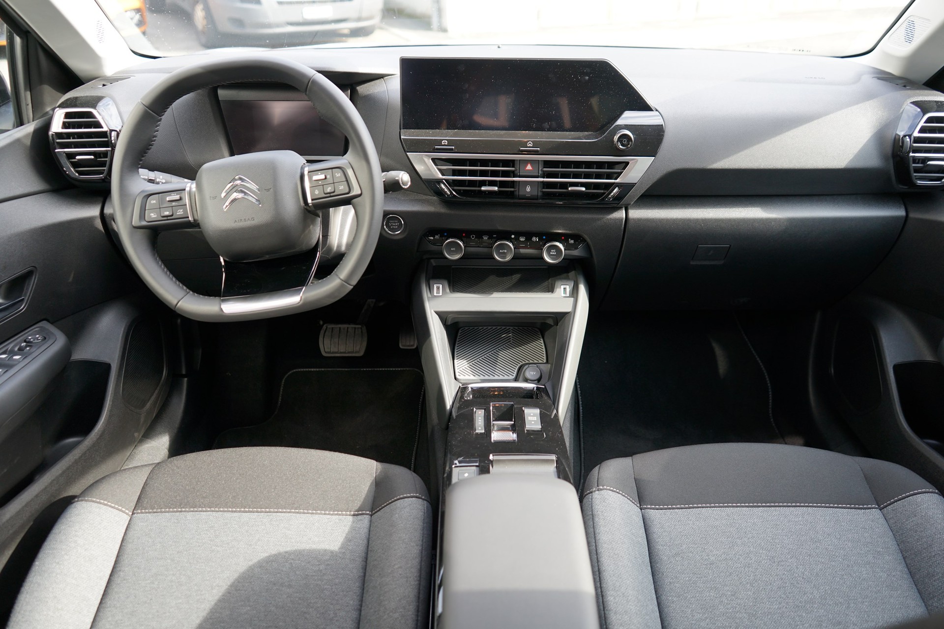 CITROEN C4 Electric Swiss Edition-image-4