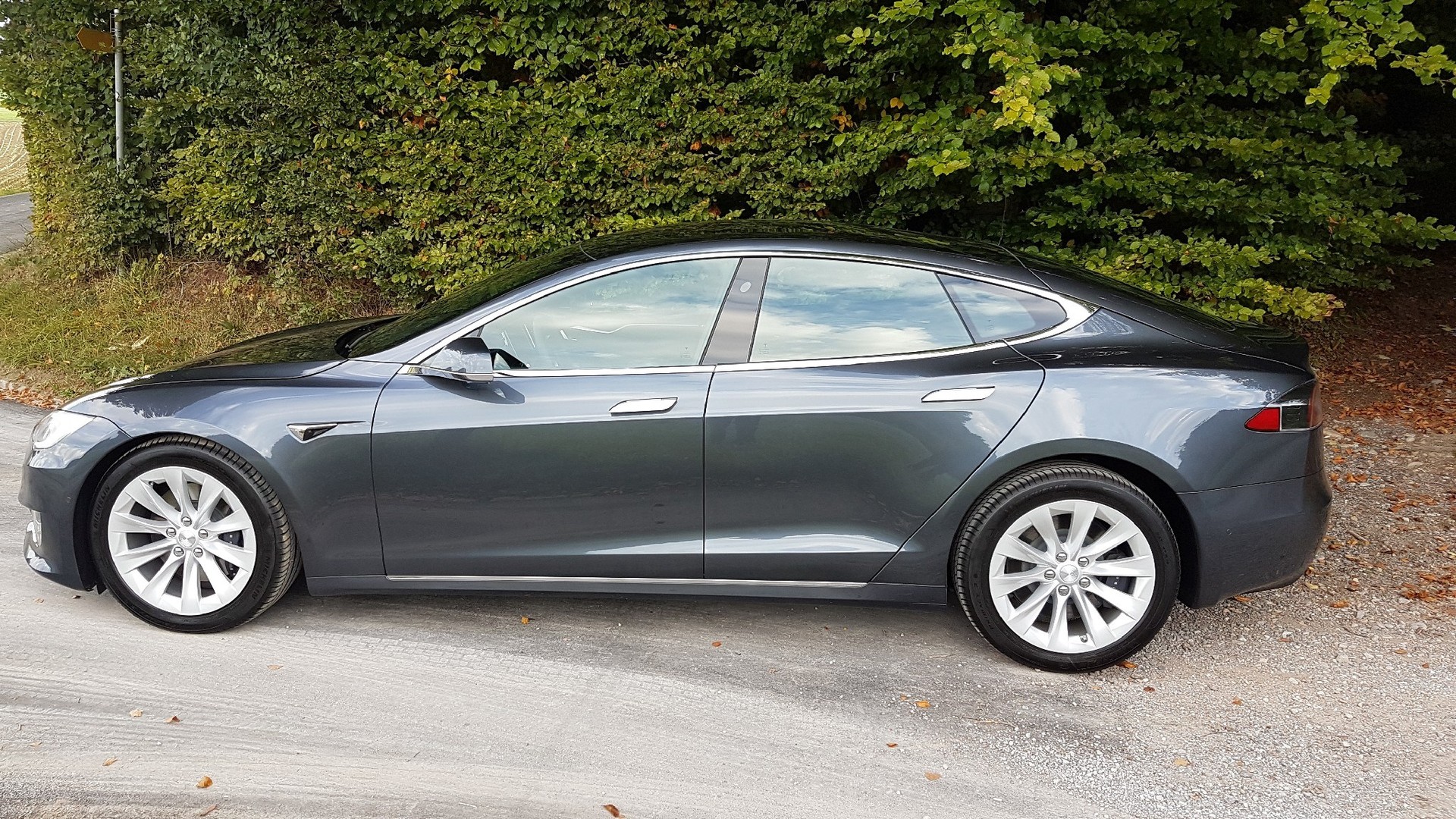 TESLA Model S 75 D-image-1