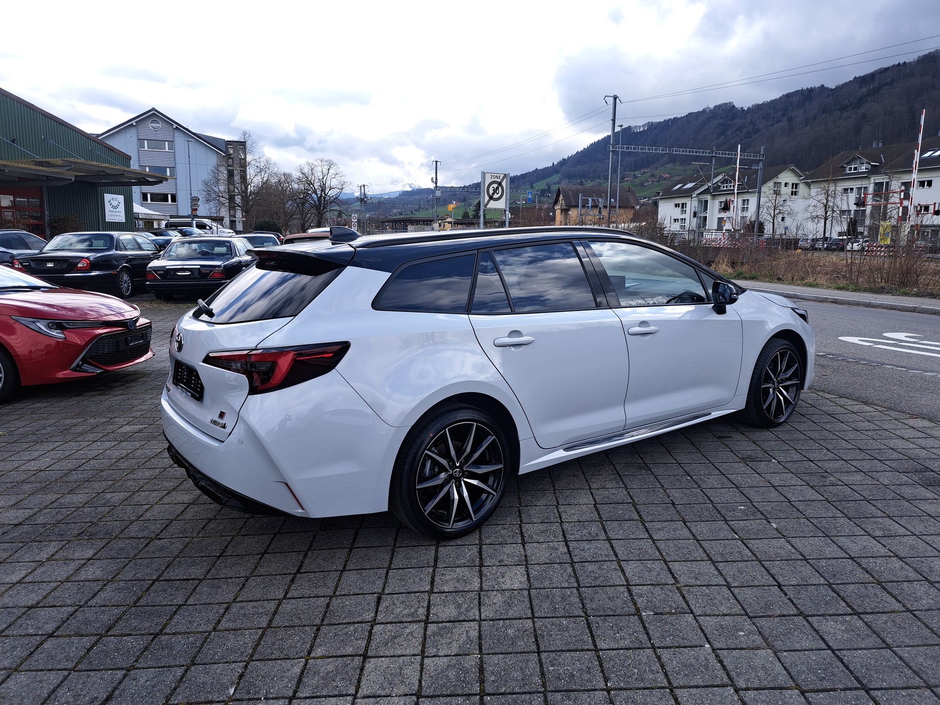 TOYOTA Corolla Touring Sports 2.0 HSD GR Sport e-CVT-image-7