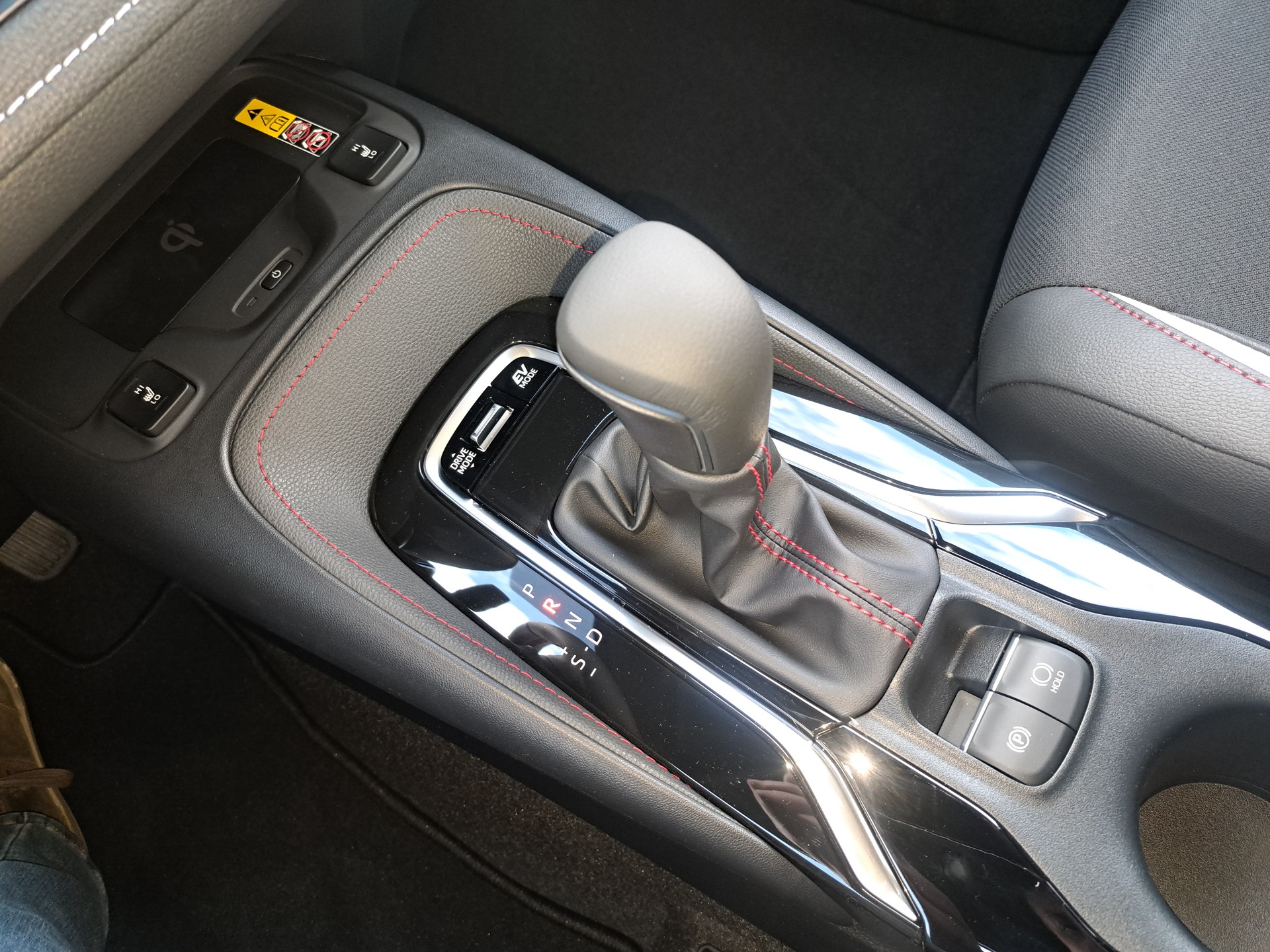 TOYOTA Corolla Touring Sports 2.0 HSD GR Sport e-CVT-image-13