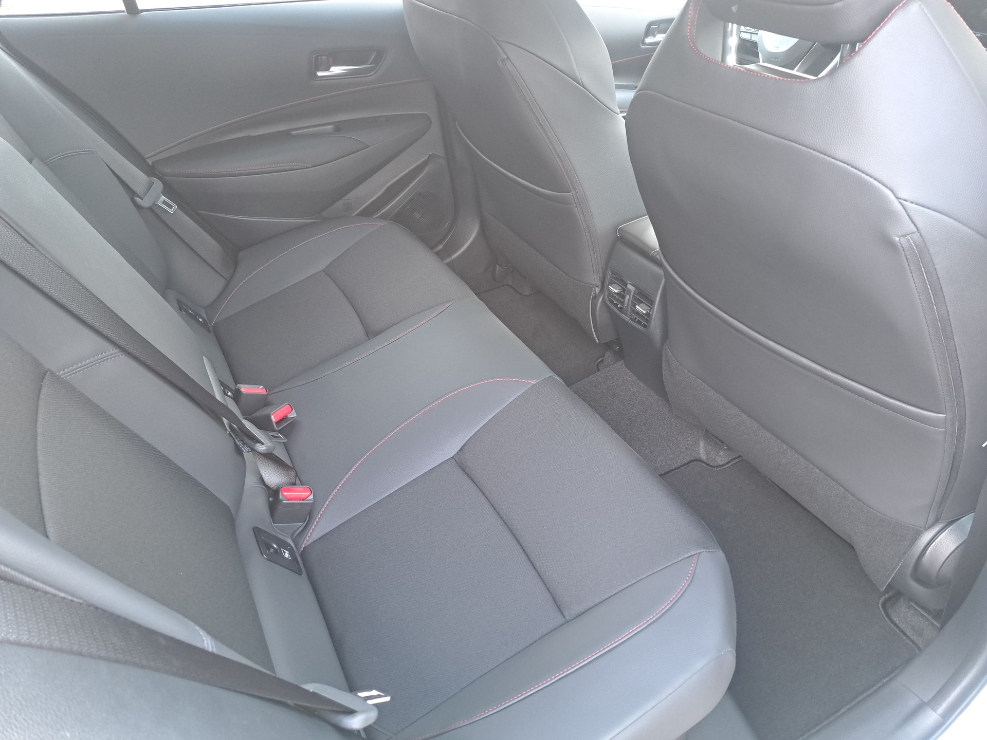 TOYOTA Corolla Touring Sports 2.0 HSD GR Sport e-CVT-image-6