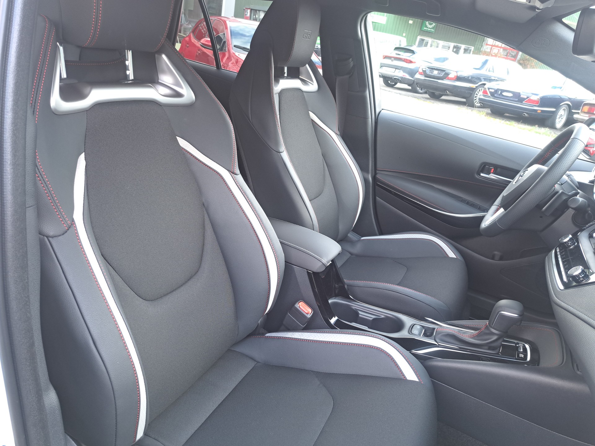 TOYOTA Corolla Touring Sports 2.0 HSD GR Sport e-CVT-image-5